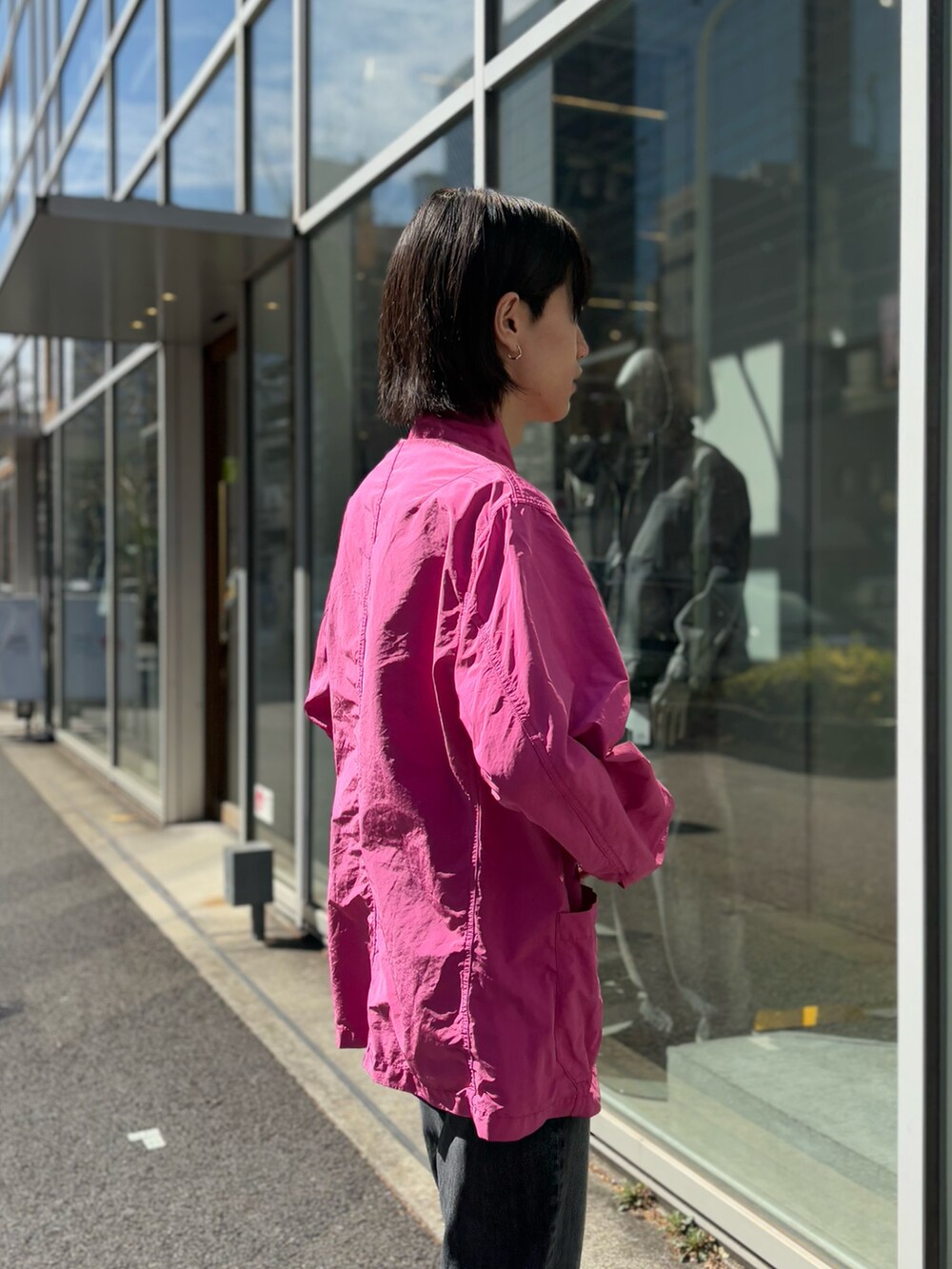 「ロンT、シャツスタイル、今日のコーデ、キレイめカジュアル、メンズコーデ、春アウター、おしゃれさんと繋がりたい、カジュアルコーデ、休日スタイル、メンズファッション、outfit、キレイめ、ローファー、古着、春服みてみて」｜「NOLLEY’Sの【D.C.WHITE/ディーシーホワイト】Tailored Coverall（テーラードジャケット、ピンク系）」を使った、やまだ りさん（メンズ・173cm）の春コーディネートの2枚目の写真