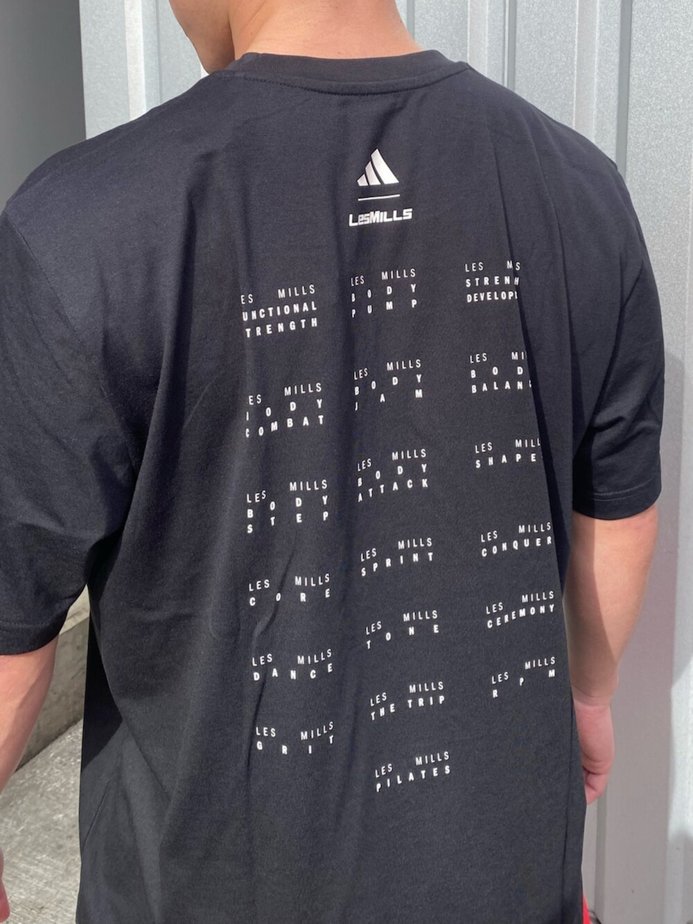 「Lesmills、adidas、トレーニングウェア、トレーニング、トレーニングパンツ、トレーニングシューズ」｜「adidasのドロップセット 3 / Dropset 3 / アディダス adidas（スニーカー、グレー系）」を使った、Harimotoさん（メンズ・160cm）の春コーディネートの3枚目の写真