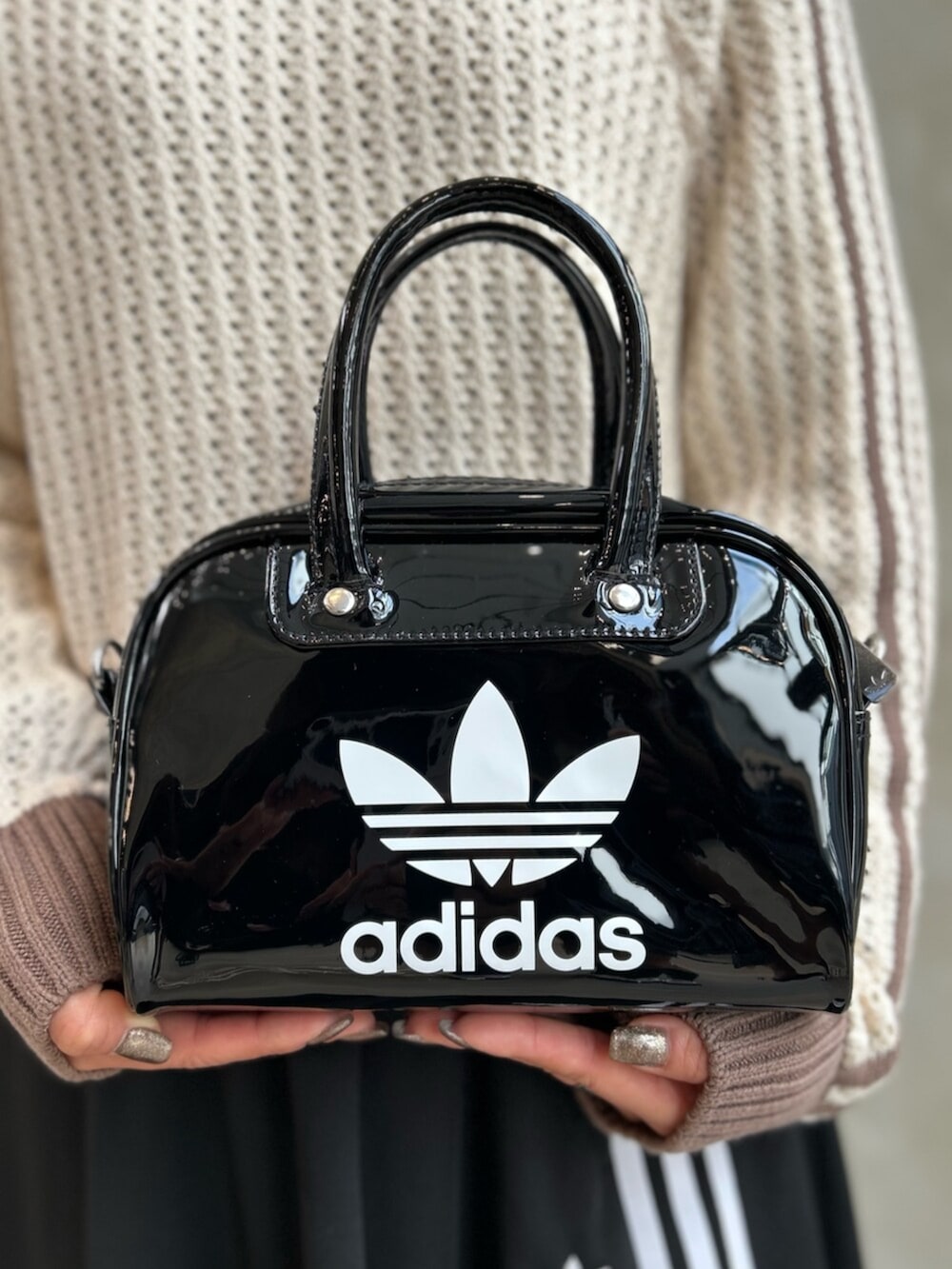 「ニット、スカート、アディカラー、バケットハット、スニーカー、SL72、レオパード、ボウリングバッグ、adidas、アディダス、adidas originals」｜「adidasのSL 72 OG（スニーカー、ブラウン系）」を使った、STさん（レディース・159cm）の春コーディネートの6枚目の写真