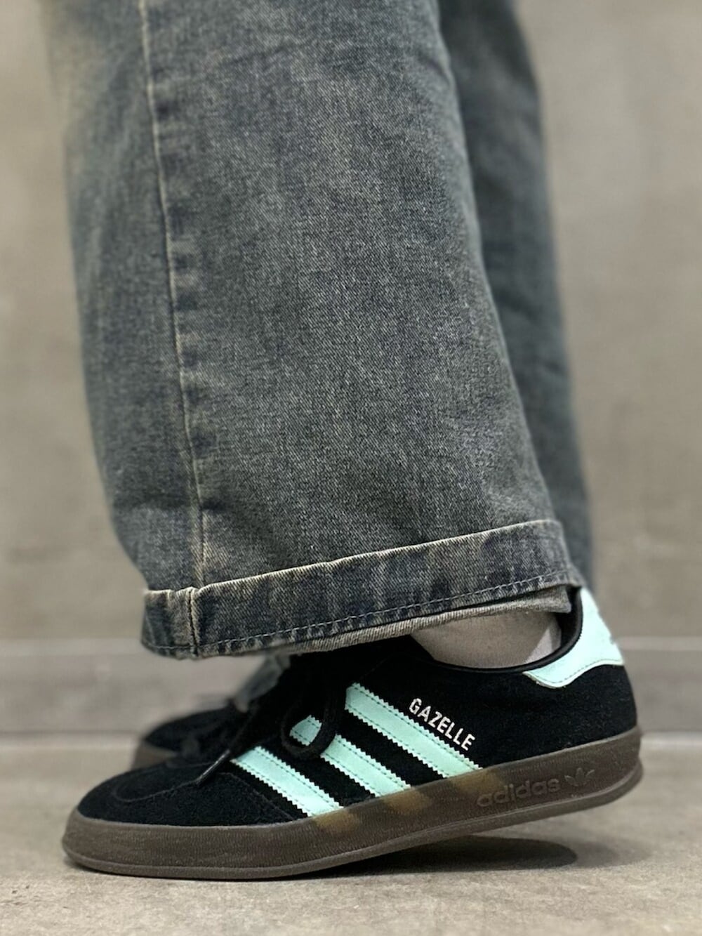 「LIBERTY、ゲームシャツ、半袖シャツ、ポロシャツ、スニーカー、adidas、adidas originals、アディダス、リバティー」｜「adidasのLiberty London サッカージャージー（トップス、その他）」を使った、STさん（レディース・159cm）の冬コーディネートの4枚目の写真