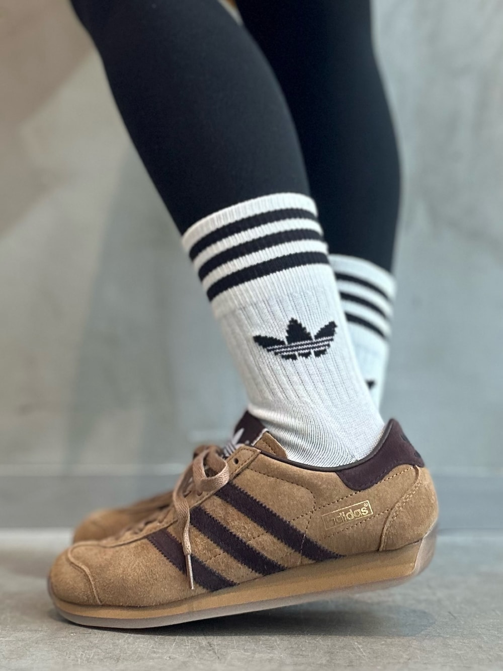 「コート、スニーカー、ジャケット、アウター、adidas、アディダス、adidas originals、カントリー、アディダスオリジナルス、ライトジャケット」｜「adidasのカントリー ジャパン / Country Japan（シューズ、ブラウン系）」を使った、STさん（レディース・159cm）の秋コーディネートの8枚目の写真
