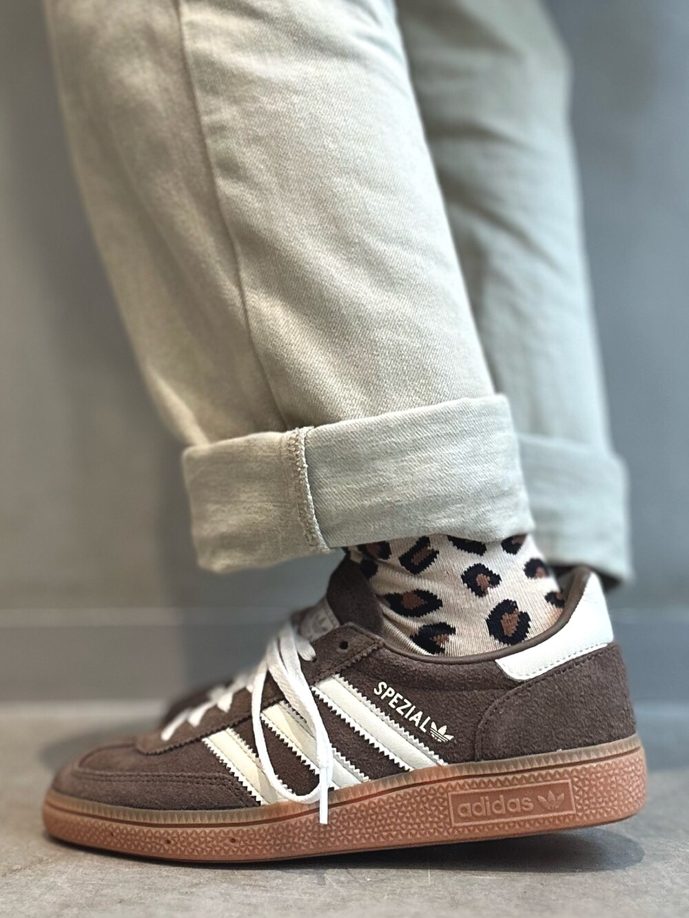 「スニーカー、ジャケット、アウター、キルティング、adidas、アディダス、キルティングジャケット、adidas originals、アディダスオリジナルス、ハンドボールスペツィアル」｜「adidasのキルテッドジャケット / アディダスオリジナルス adidas Originals（ダウンジャケット/コート、ブラック系）」を使った、STさん（レディース・159cm）の冬コーディネートの6枚目の写真