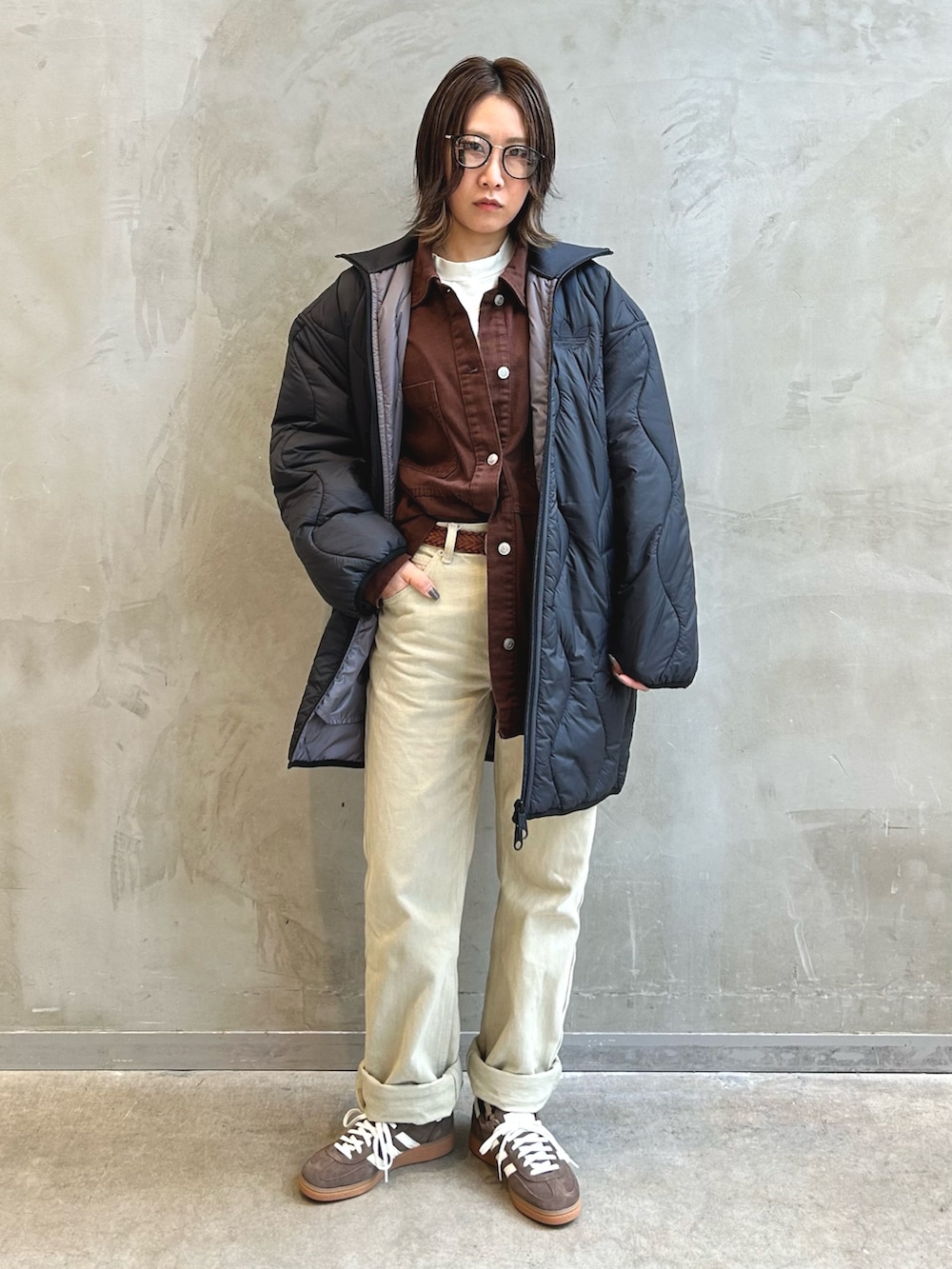 「スニーカー、ジャケット、アウター、キルティング、adidas、アディダス、キルティングジャケット、adidas originals、アディダスオリジナルス、ハンドボールスペツィアル」｜「adidasのキルテッドジャケット / アディダスオリジナルス adidas Originals（ダウンジャケット/コート、ブラック系）」を使った、STさん（レディース・159cm）の冬コーディネートの4枚目の写真