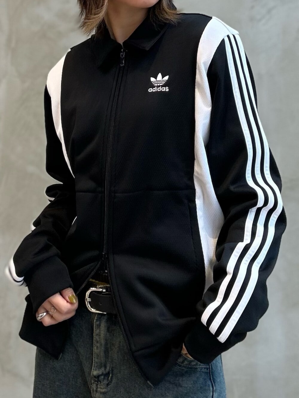 「adidasのハンドボール スペツィアル / Handball Spezial / アディダスオリジナルス adidas Originals（スニーカー、ピンク系）」を使った、STさん（レディース・159cm）の春コーディネートの5枚目の写真