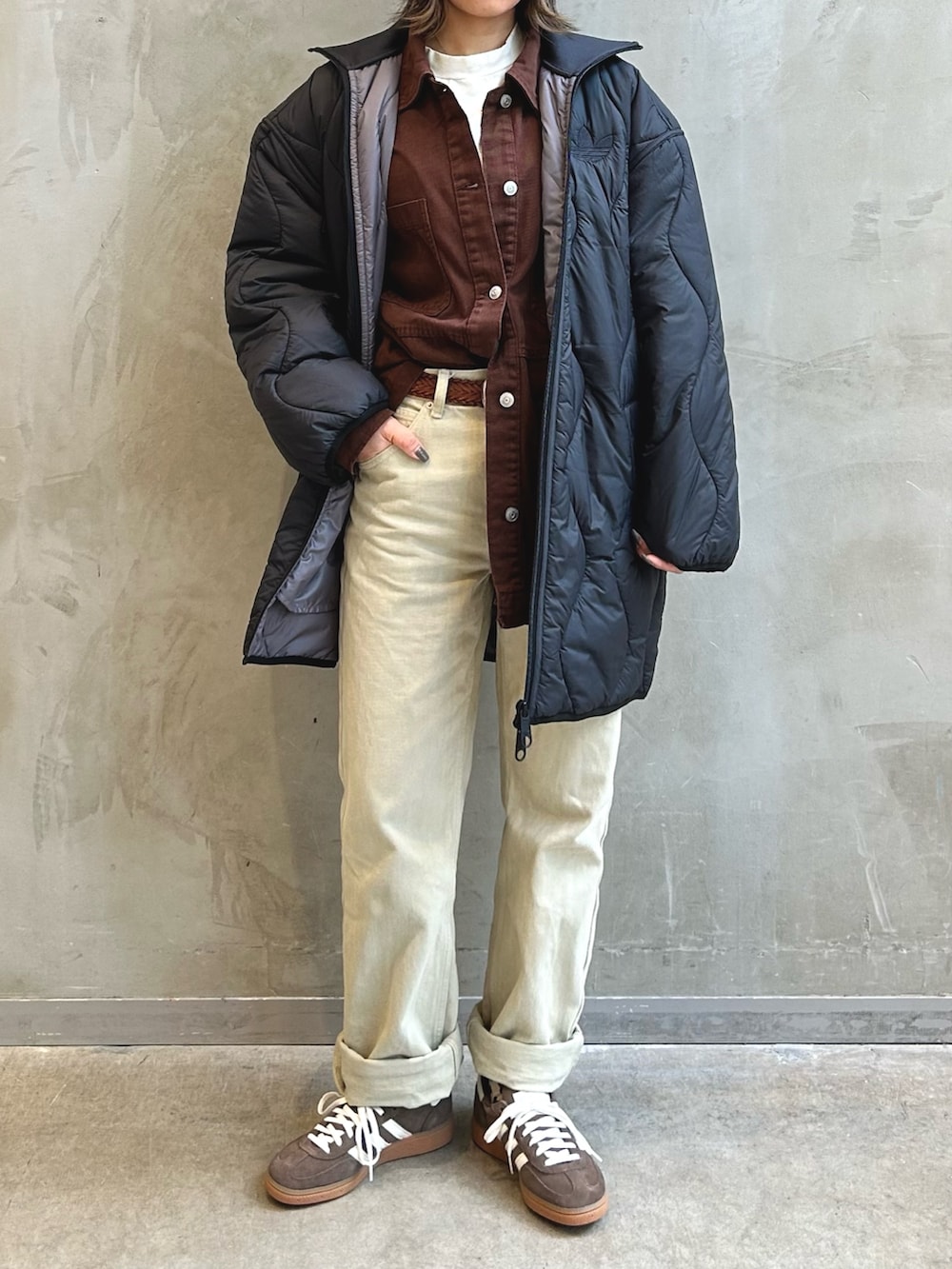 「スニーカー、ジャケット、アウター、キルティング、adidas、アディダス、キルティングジャケット、adidas originals、アディダスオリジナルス、ハンドボールスペツィアル」｜「adidasのキルテッドジャケット / アディダスオリジナルス adidas Originals（ダウンジャケット/コート、ブラック系）」を使った、STさん（レディース・159cm）の冬コーディネートの2枚目の写真