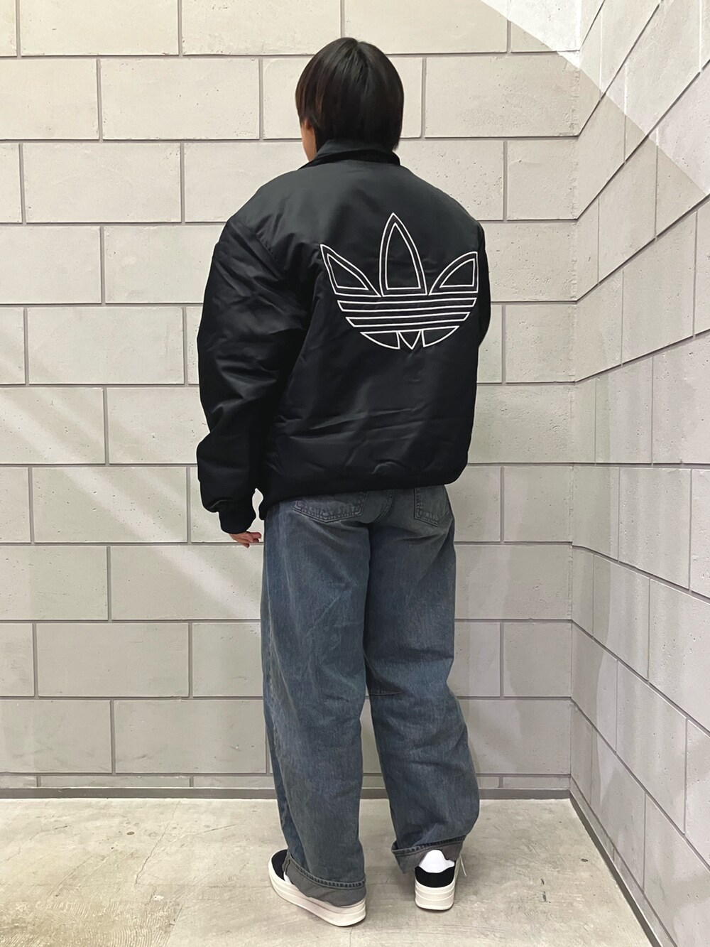 「スニーカー、ジャケット、アウター、adidas、アディダス、adidas originals、アディダスオリジナルス、ガゼル、ファイヤーバード」｜「adidasのアディダス オリジナルス ファイヤーバード ジャケット（ジャケット/アウター、ブラック系）」を使った、MRさん（レディース・164cm）の冬コーディネートの2枚目の写真