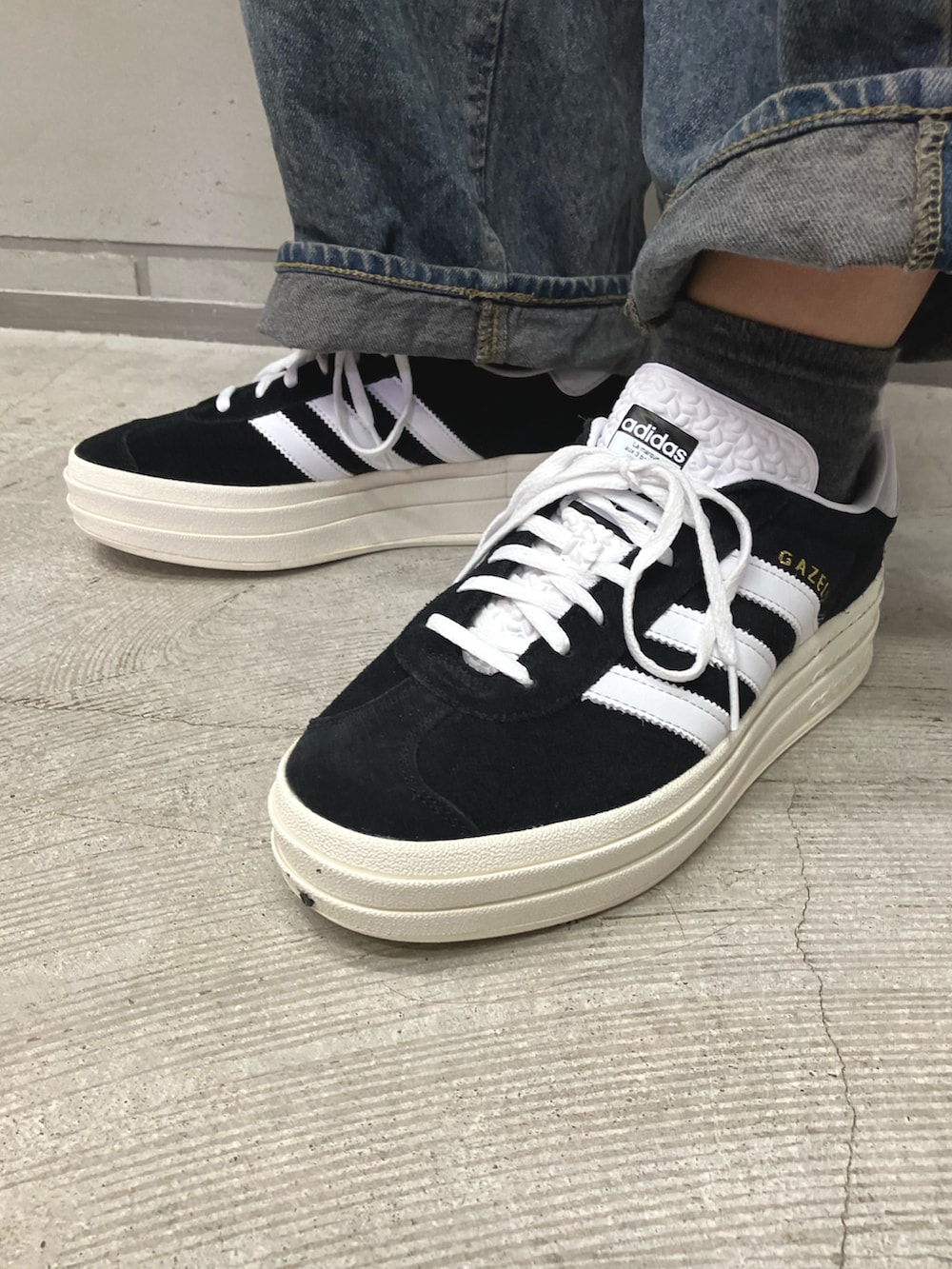 「スニーカー、ジャケット、アウター、ダウンジャケット、adidas、アディダス、adidas originals、アディダスオリジナルス、アディカラー、ガゼル」｜「adidasのアディカラー ダウン Regen ジャケット / アディダスオリジナルス adidas Originals（ダウンジャケット/コート、ブラック系）」を使った、MRさん（レディース・164cm）の冬コーディネートの4枚目の写真