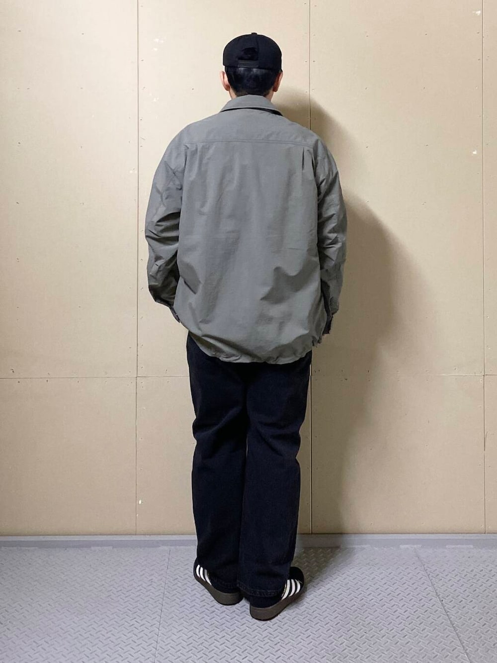 「Levi's、snowpeak」｜「Snow Peakの『別注』Snow Peak Apparel×DOORS　Nylon Tussah Blouson（ブルゾン、グリーン系）」を使った、たいようさん（メンズ・168cm）の冬コーディネートの3枚目の写真