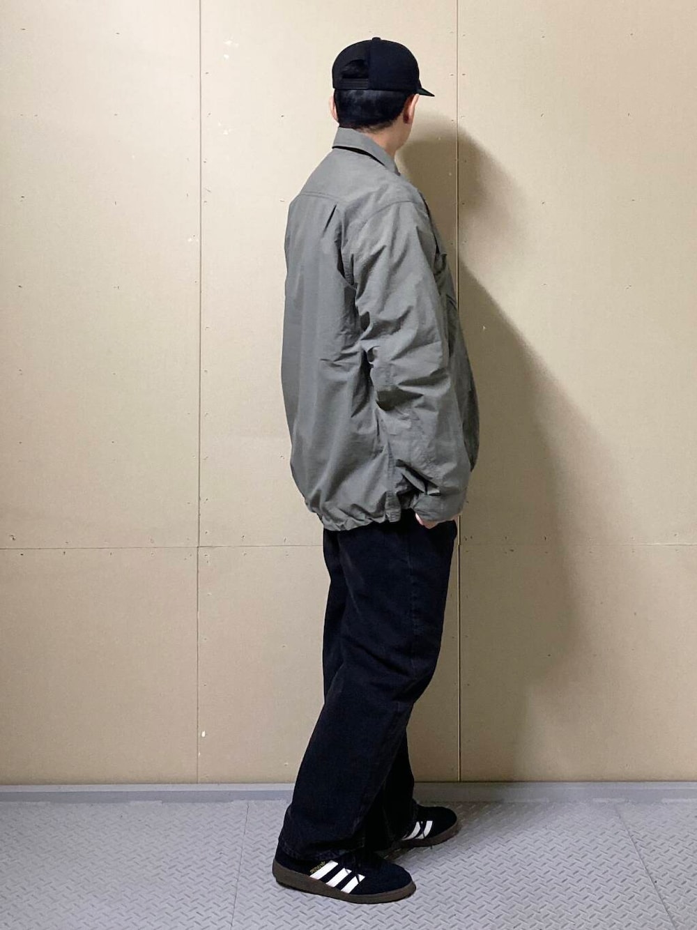 「Levi's、snowpeak」｜「Snow Peakの『別注』Snow Peak Apparel×DOORS　Nylon Tussah Blouson（ブルゾン、グリーン系）」を使った、たいようさん（メンズ・168cm）の冬コーディネートの2枚目の写真