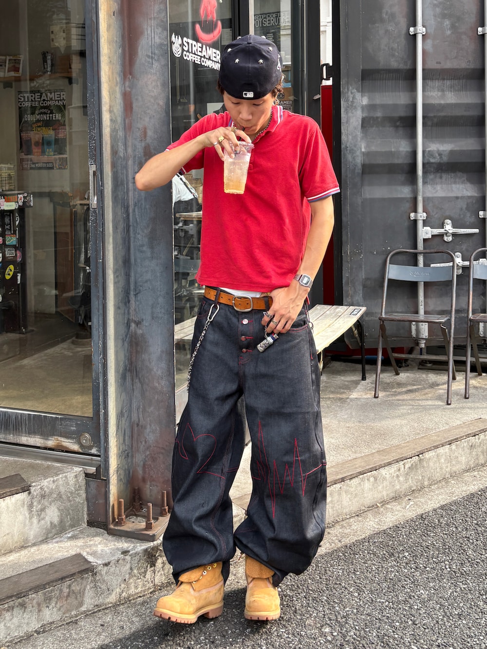 「ポロシャツ、夏コーデ、デニム、バキーパンツ、着こなしのちょこっとテク、古着、古着MIX、古着コーデ、3色コーデ、キャップ、夏服、ラフコーデ」｜「NEW ERAのアイテム（キャップ、ブルー系）」を使った、Syunyaさん（メンズ・179cm）の夏コーディネートの2枚目の写真
