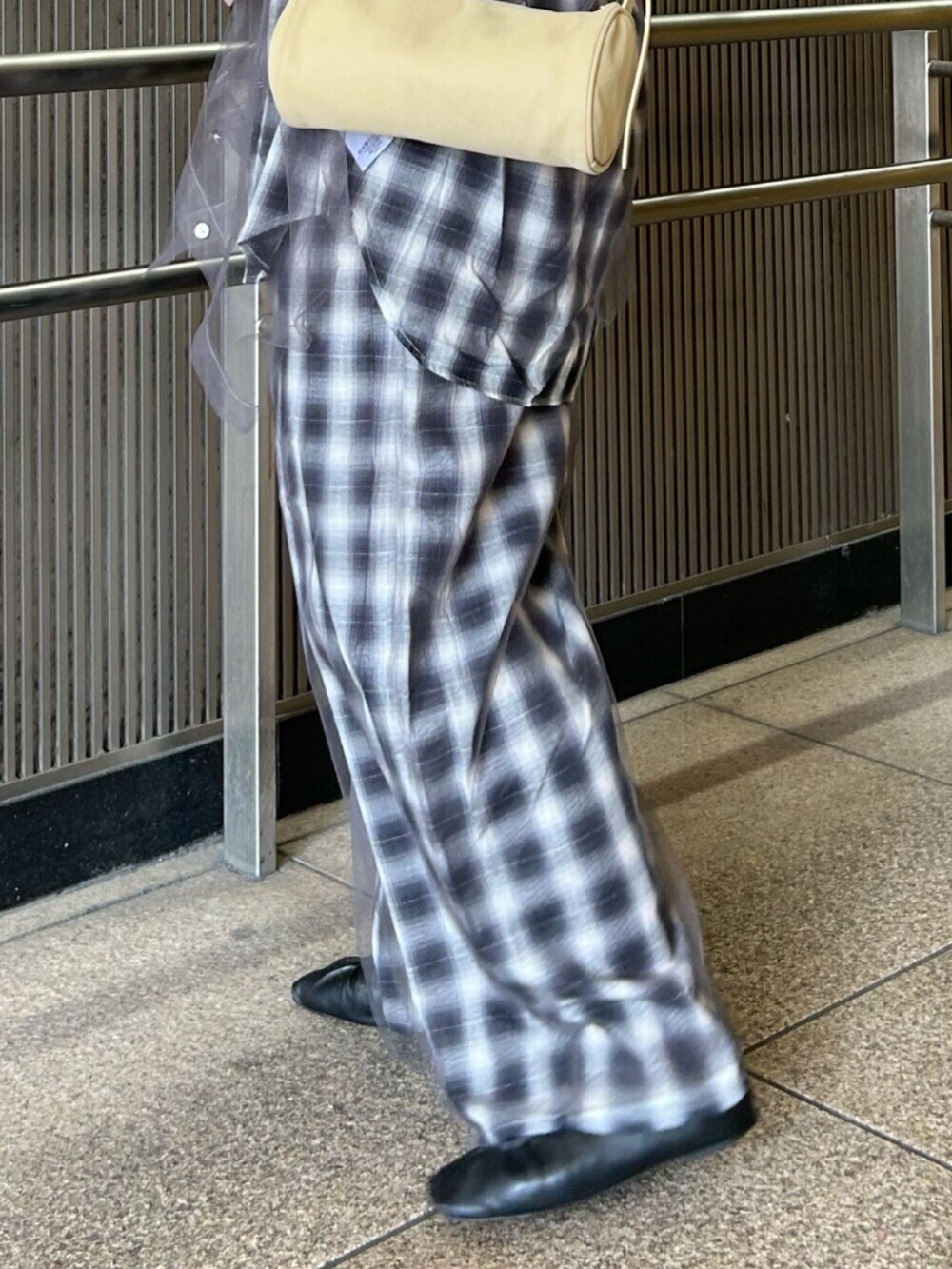 その他のシャツ/ブラウス、その他のその他パンツを着用したレディースの夏コーディネートの6枚目の写真