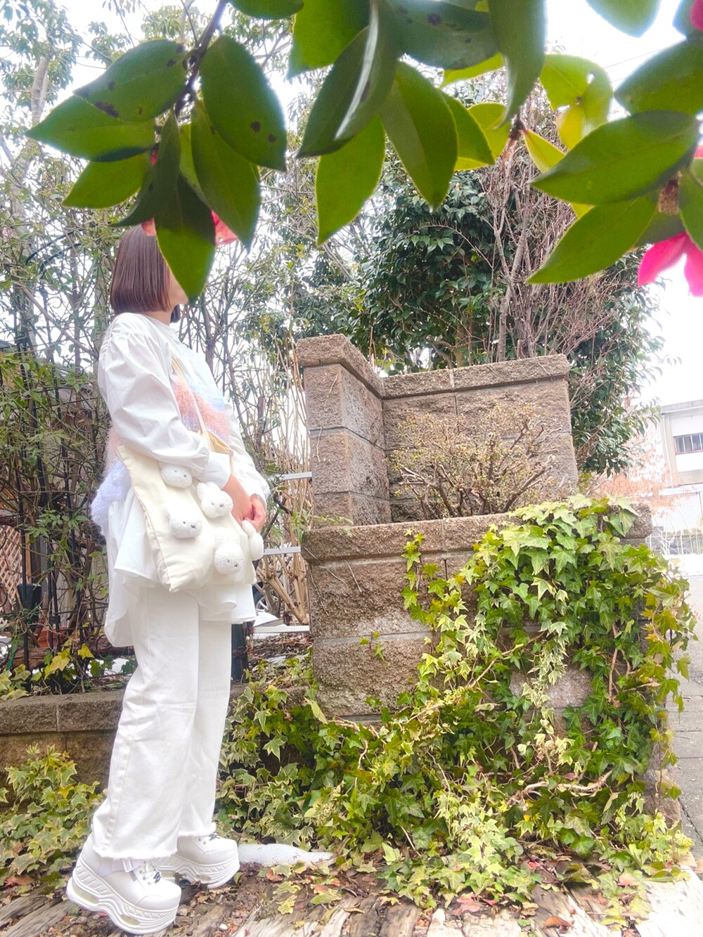 「今日のコーデ、春色、低身長女子」｜「SHEINのアイテム（デニムパンツ、ホワイト系）」を使った、こまどさん（骨格ナチュラル・レディース・150cm）の春コーディネートの2枚目の写真