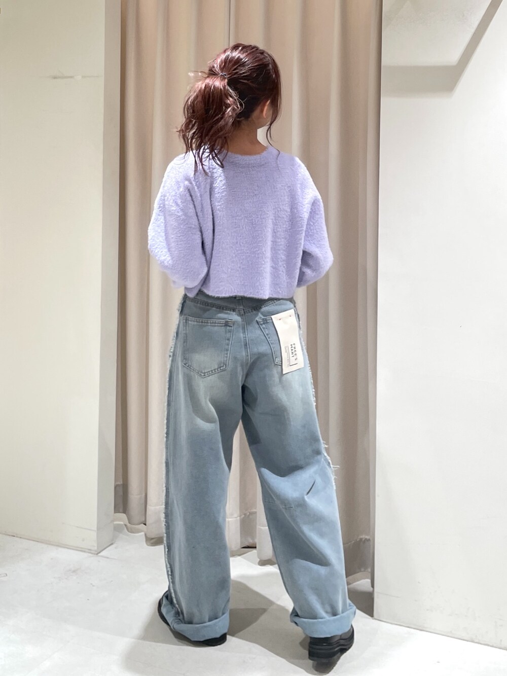 「骨格ウェーブ、ブルべ夏、低身長、低身長女子、低身長コーデ、コート、ロングコート、ブーツ、デニム、カーディガン、冬コーデ、ニット、休日スタイル、きれいめカジュアル、大人女子」｜「FREE'S MARTの◆2WAYブークレステンカラーロングコート（ステンカラーコート、グレー系）」を使った、harunaさん（レディース・149cm）の冬コーディネートの9枚目の写真