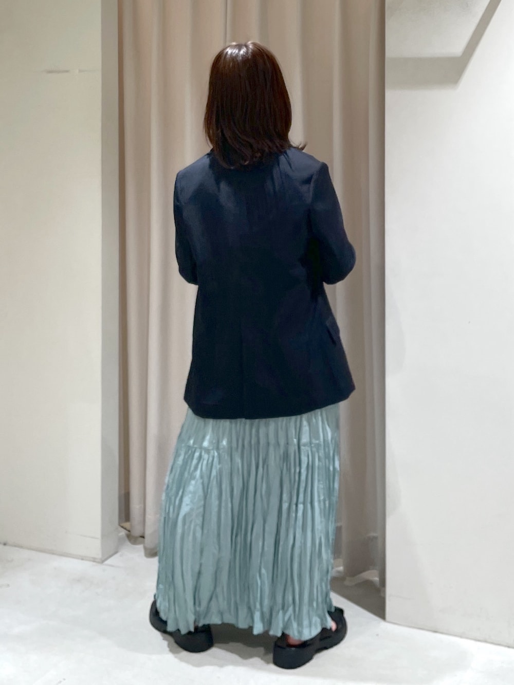 「骨格ウェーブ、ブルベ夏、低身長女子、低身長コーデ、低身長、ジャケット、紺ブレ、ワンピース、ワンピーススタイル、ラクチンコーデ、シンプルスタイル、大人女子、大人可愛い、夏服コーデ、キレイめコーデ」｜「FREE'S MARTの◆ワッシャーティアードノースリーブワンピース（ワンピース、グリーン系）」を使った、harunaさん（レディース・149cm）の夏コーディネートの5枚目の写真