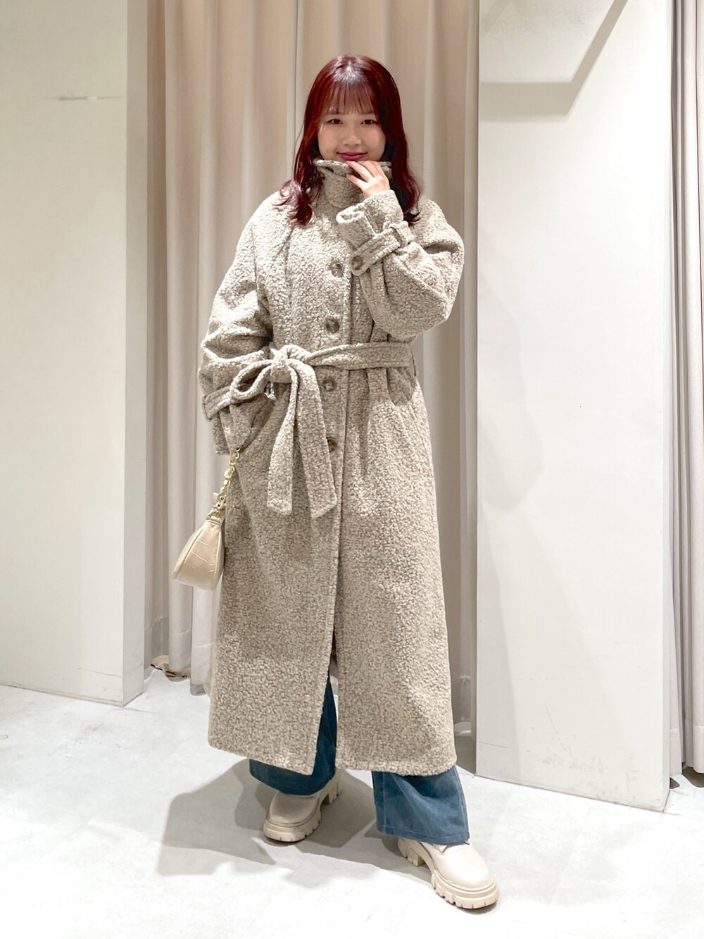 「骨格ウェーブ、ブルべ夏、低身長、低身長コーデ、低身長女子、コート、冬アウター、デニム、ブーツ、きれいめカジュアル、オトナカワイイ、クリスマスに着たい服、冬コーデ、冬、お出かけコーデ」｜「FREE'S MARTの◆2WAYブークレステンカラーロングコート（ステンカラーコート、ブラウン系）」を使った、harunaさん（レディース・149cm）の秋コーディネートの2枚目の写真
