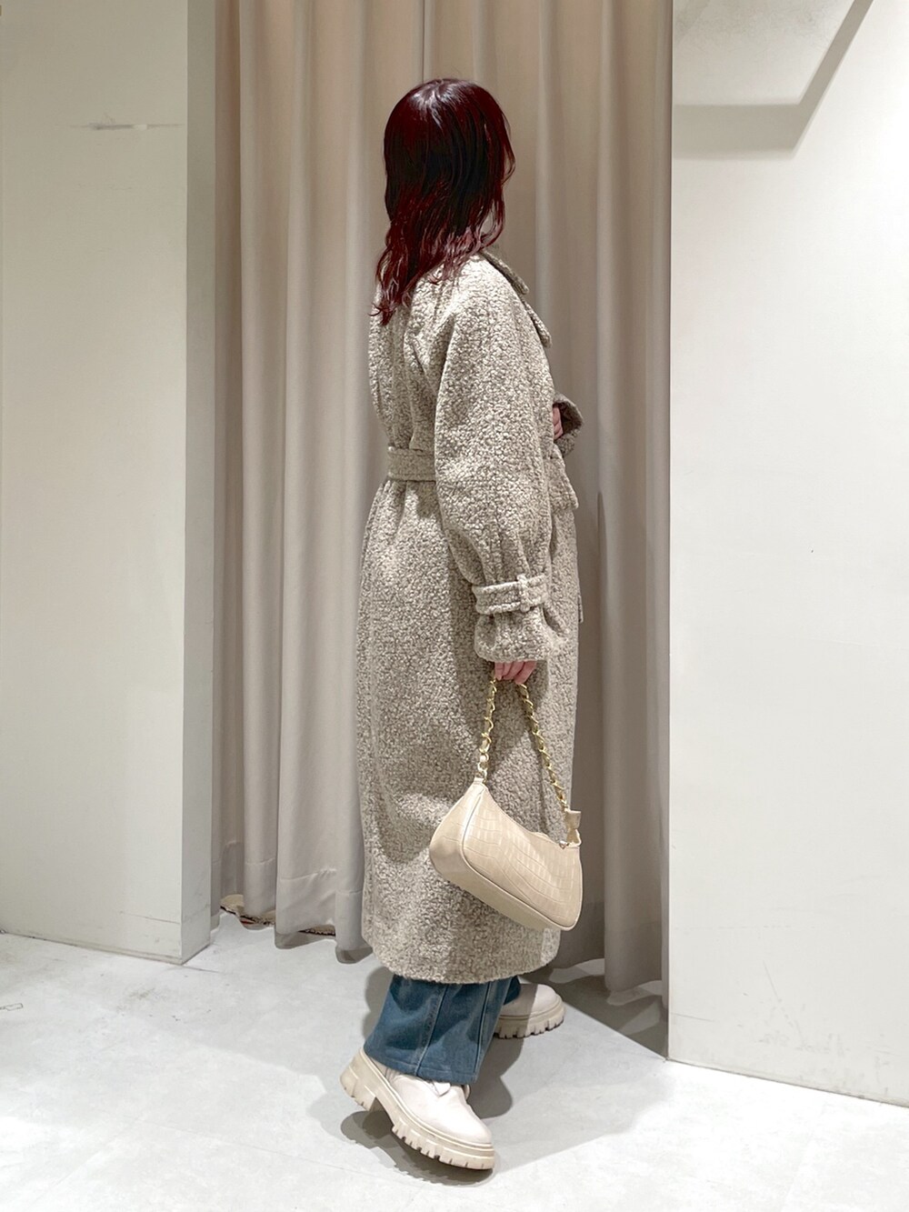 「骨格ウェーブ、ブルべ夏、低身長、低身長コーデ、低身長女子、コート、冬アウター、デニム、ブーツ、きれいめカジュアル、オトナカワイイ、クリスマスに着たい服、冬コーデ、冬、お出かけコーデ」｜「FREE'S MARTの◆2WAYブークレステンカラーロングコート（ステンカラーコート、ブラウン系）」を使った、harunaさん（レディース・149cm）の秋コーディネートの4枚目の写真