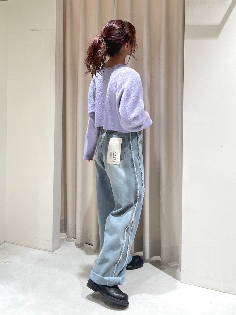 「骨格ウェーブ、ブルべ夏、低身長、低身長女子、低身長コーデ、コート、ロングコート、ブーツ、デニム、カーディガン、冬コーデ、ニット、休日スタイル、きれいめカジュアル、大人女子」｜「FREE'S MARTの◆2WAYブークレステンカラーロングコート（ステンカラーコート、グレー系）」を使った、harunaさん（レディース・149cm）の冬コーディネートの8枚目の写真