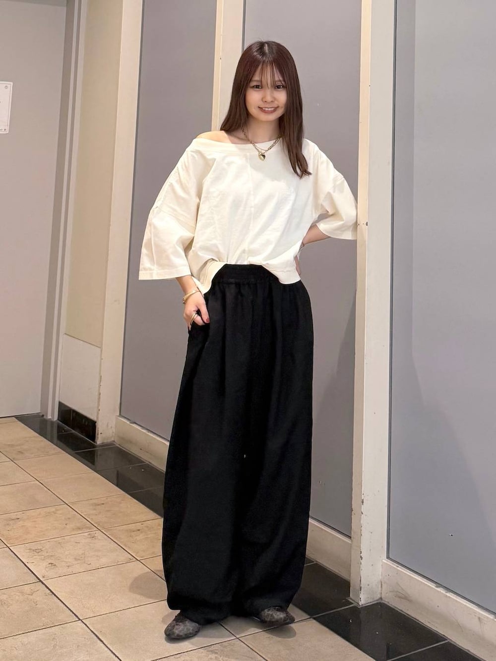「女子会、ローリーズスタイル_LOWRYS FARM、カジュアル、LOWRYS FARM」｜「LOWRYS FARMのシースルーバレエシューズ 302709（バレエシューズ、その他）」を使った、なつきさん（レディース・157cm）の春コーディネートの5枚目の写真