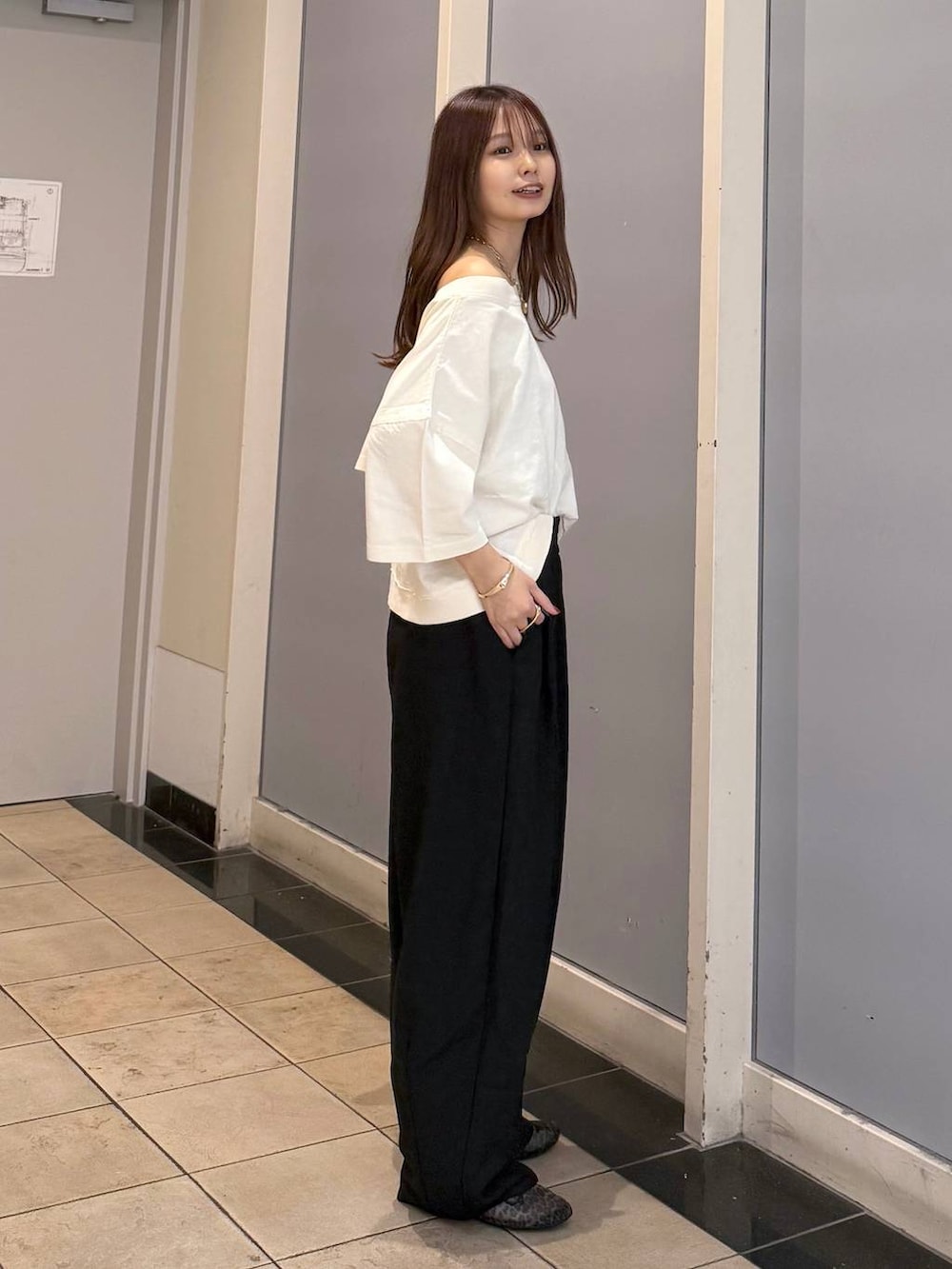 「女子会、ローリーズスタイル_LOWRYS FARM、カジュアル、LOWRYS FARM」｜「LOWRYS FARMのシースルーバレエシューズ 302709（バレエシューズ、その他）」を使った、なつきさん（レディース・157cm）の春コーディネートの4枚目の写真