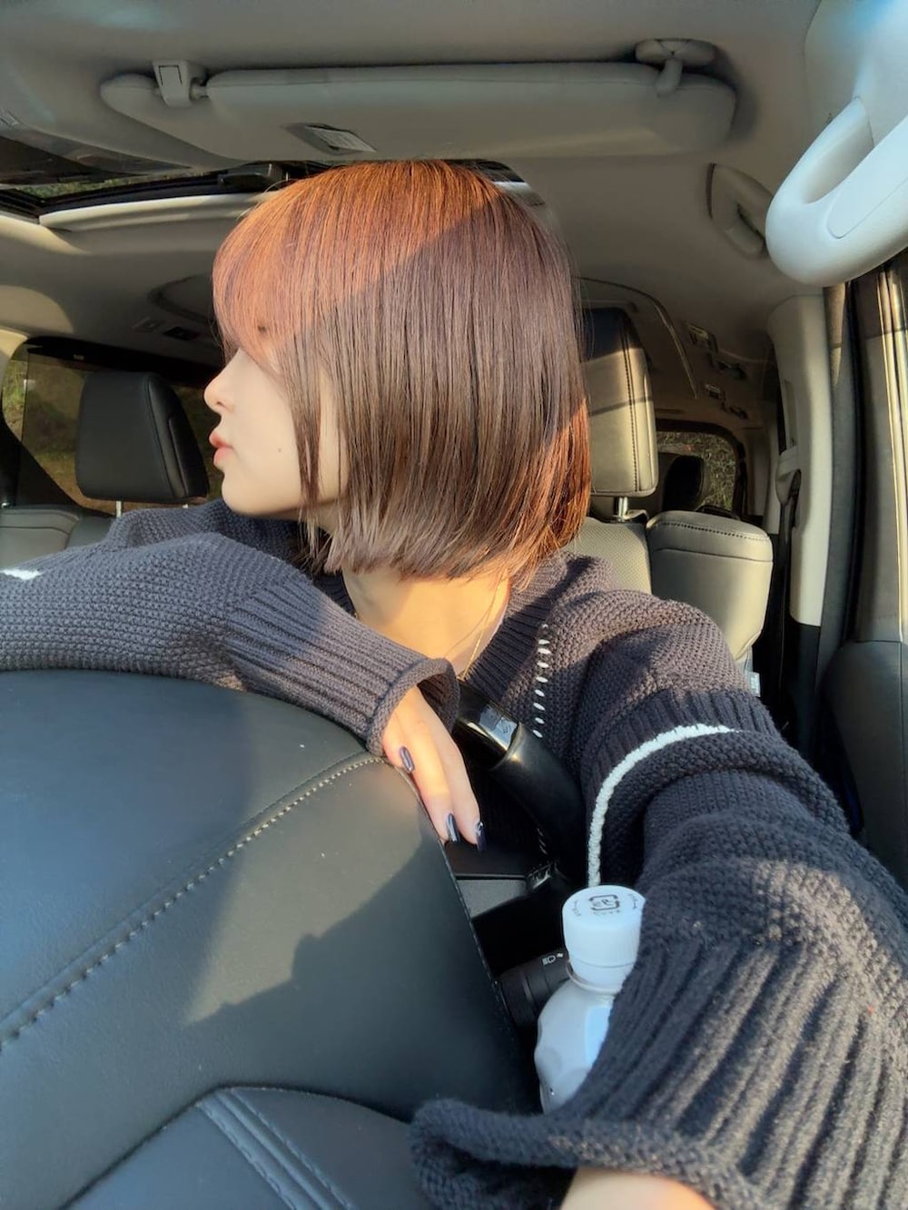 その他のネックレスを着用したレディースの秋コーディネートの4枚目の写真