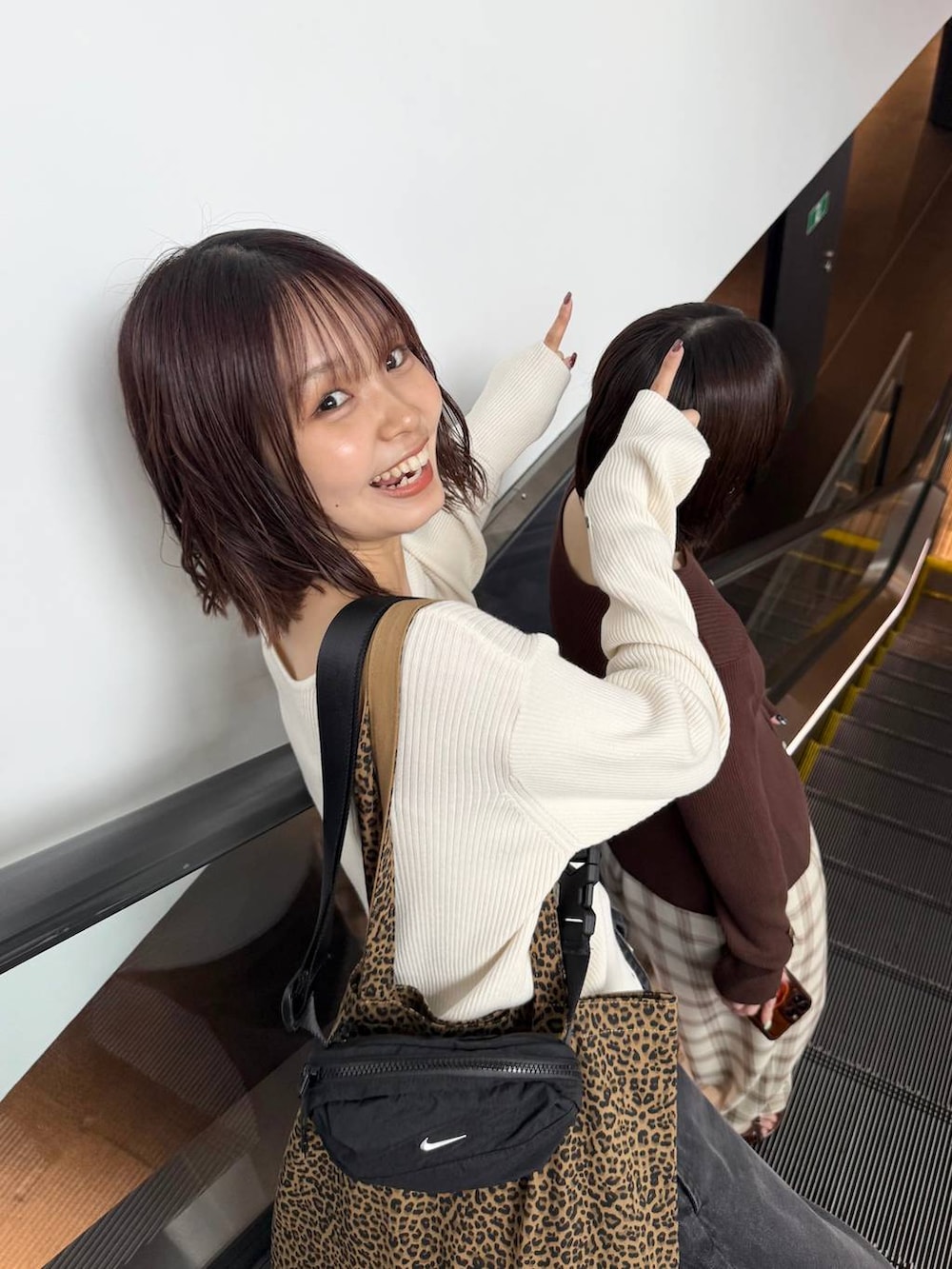 「女子会、ローリーズスタイル_LOWRYS FARM、カジュアル、LOWRYS FARM」｜「LOWRYS FARMのLFガラトートBAG 284403（トートバッグ、その他）」を使った、なつきさん（レディース・157cm）の夏コーディネートの2枚目の写真