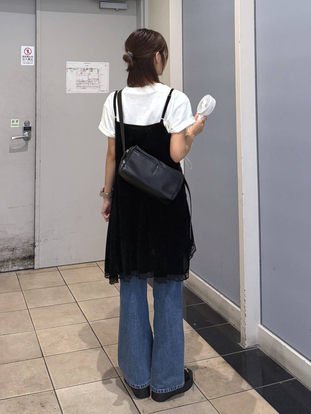 「女子会、ローリーズスタイル_LOWRYS FARM、カジュアル、LOWRYS FARM」｜「LOWRYS FARMのカンドウフィットニットサンダル 283661（サンダル、ブラック系）」を使った、なつきさん（レディース・157cm）の夏コーディネートの3枚目の写真
