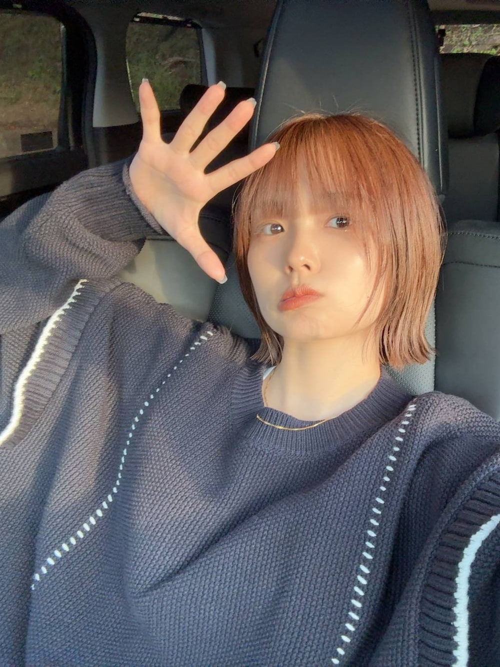 その他のネックレスを着用したレディースの秋コーディネートの5枚目の写真