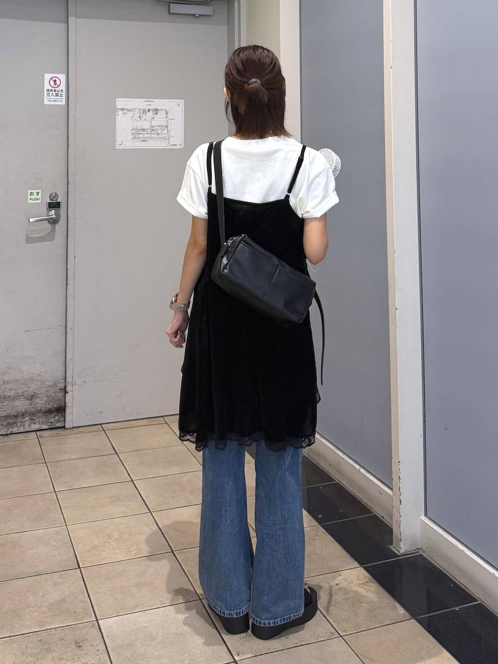 「女子会、ローリーズスタイル_LOWRYS FARM、カジュアル、LOWRYS FARM」｜「LOWRYS FARMのカンドウフィットニットサンダル 283661（サンダル、ブラック系）」を使った、なつきさん（レディース・157cm）の夏コーディネートの4枚目の写真