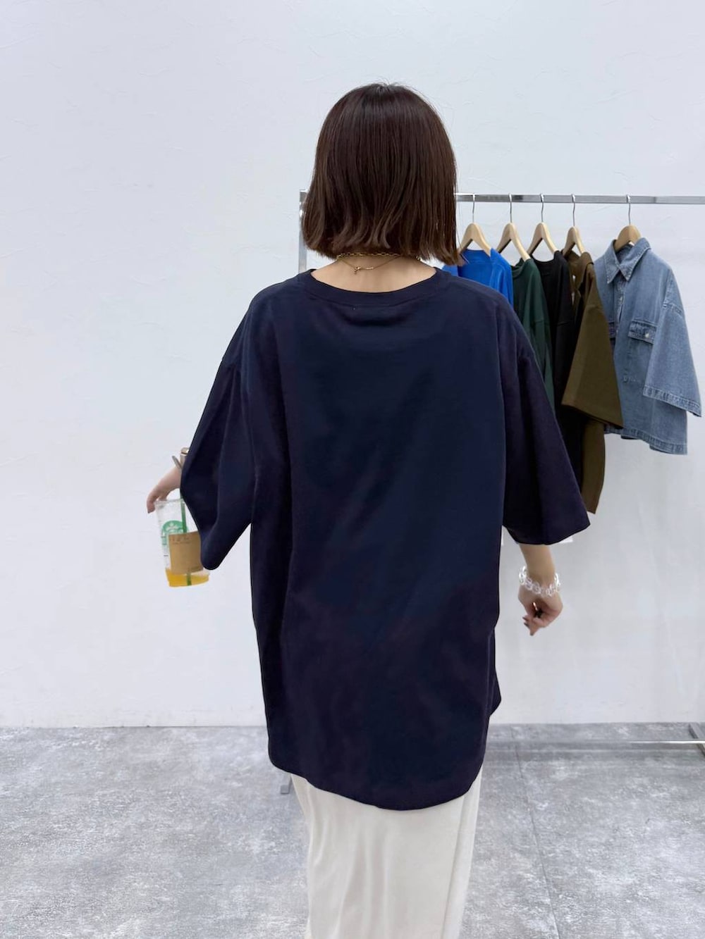 「女子会、ローリーズスタイル_LOWRYS FARM、カジュアル、LOWRYS FARM」｜「LOWRYS FARMのカンドウフィットグルカ 283656（サンダル、ブラック系）」を使った、なつきさん（レディース・157cm）の春コーディネートの3枚目の写真