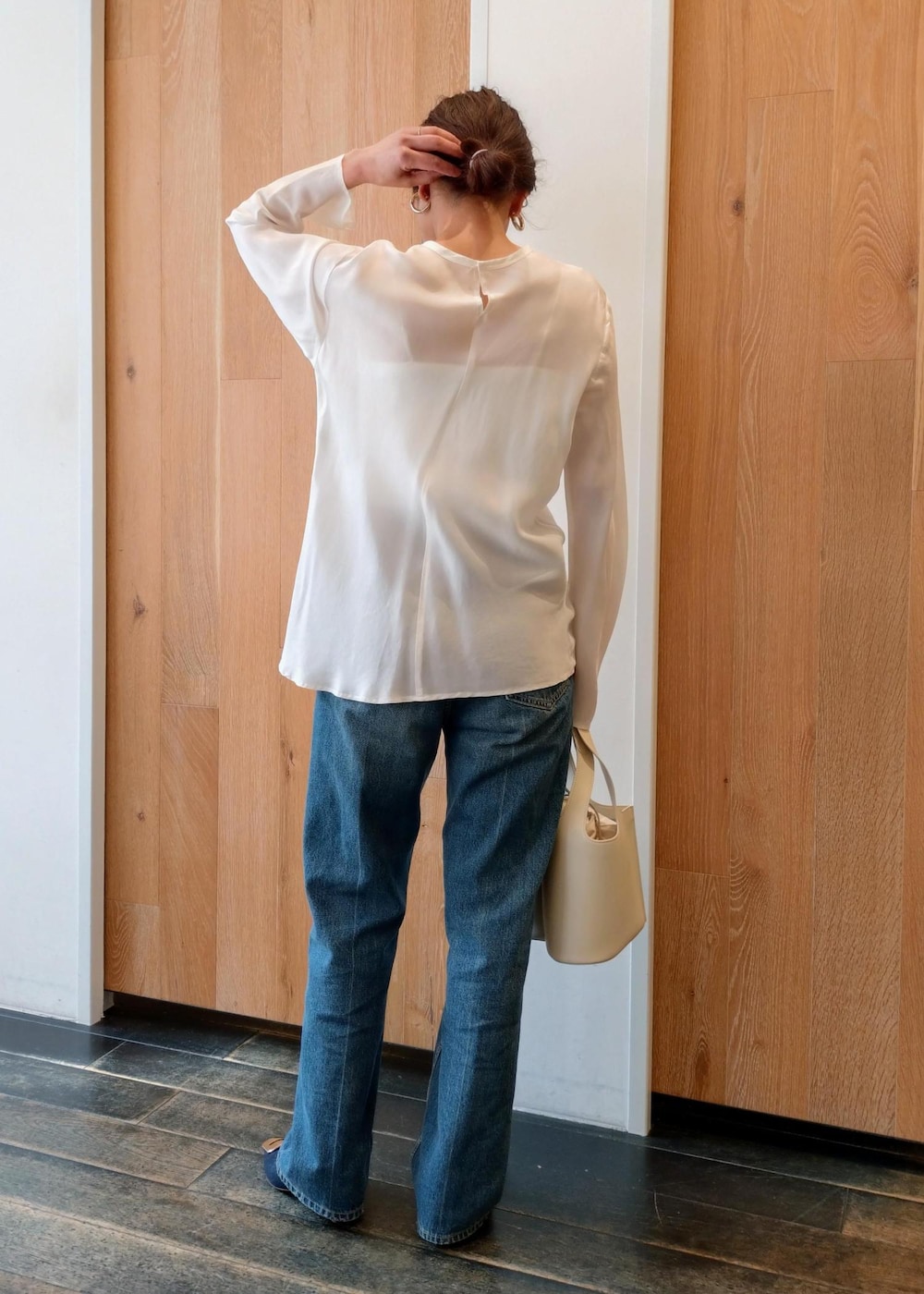 「初春コーデ、春コーデ、お仕事コーデ、授業参観日コーデ、お出かけコーデ、女子会コーデ、大人カジュアル、パンツスタイル、ヘルシーコーデ、シンプルコーデ、きれいめコーデ、ADAM ET ROPÉ、ウェーブ、ブルべ冬、乾燥」|「ADAM ET ROPE'のウールネップテーラードジャケット(その他アウター、ブラック系)」を使った、enokiさん(レディース・157cm)の春コーディネートの8枚目の写真