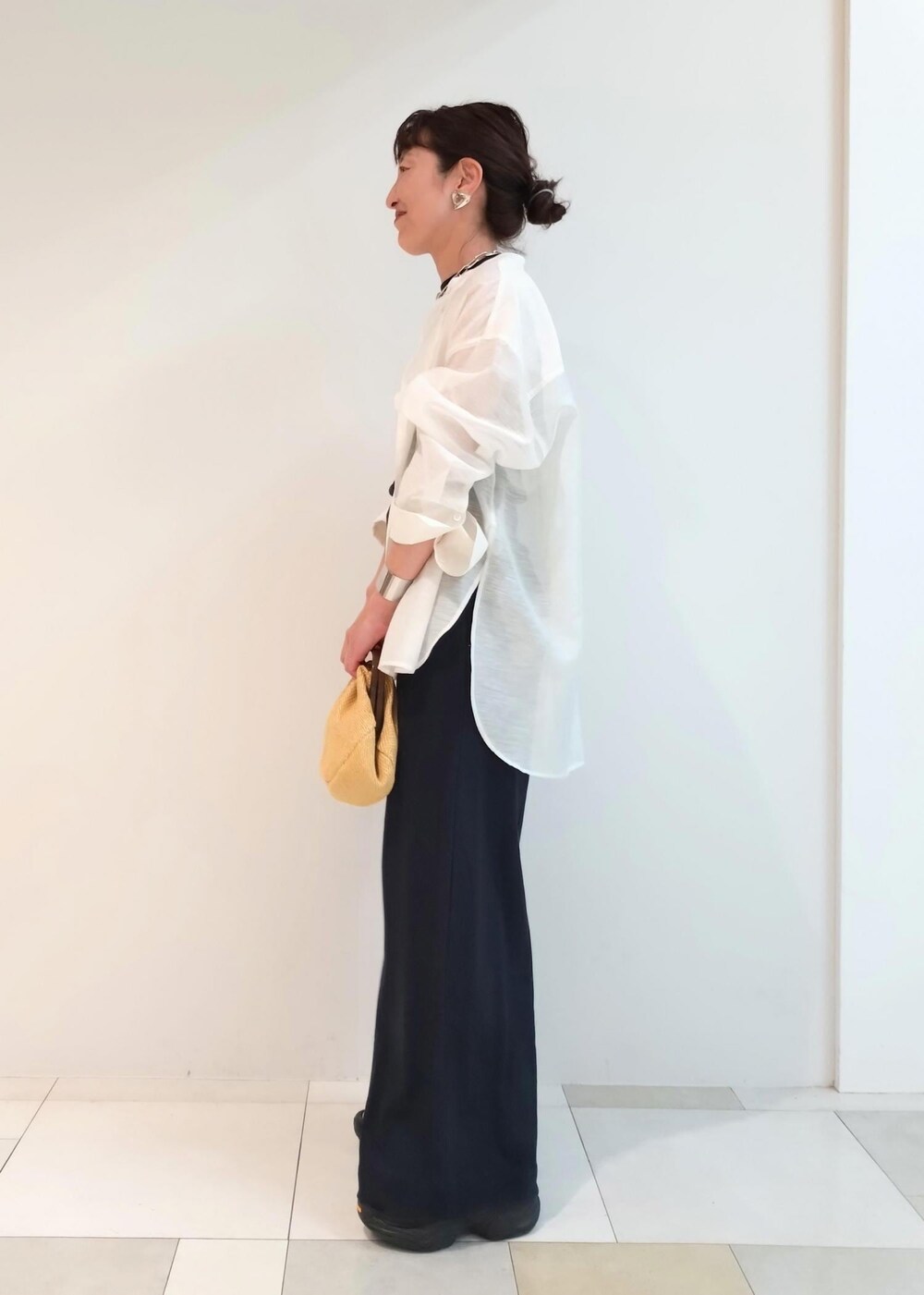 「24SS夏の新作、別注、Vibram、パデッドサンダル、SITA NEVADO、シタネバド、Miller for ADAM ET ROPE、アメリカンスリーブ、長袖、ネイビー、ワイド、ADAM ET ROPÉ、FEMME、骨格ウェーブ、ブルべ」｜「MILLERの【Miller for ADAM ET ROPE'】Cup付アメリカンスリーブタンクトップ（タンクトップ、ブルー系）」を使った、enokiさん（レディース・157cm）の春コーディネートの3枚目の写真