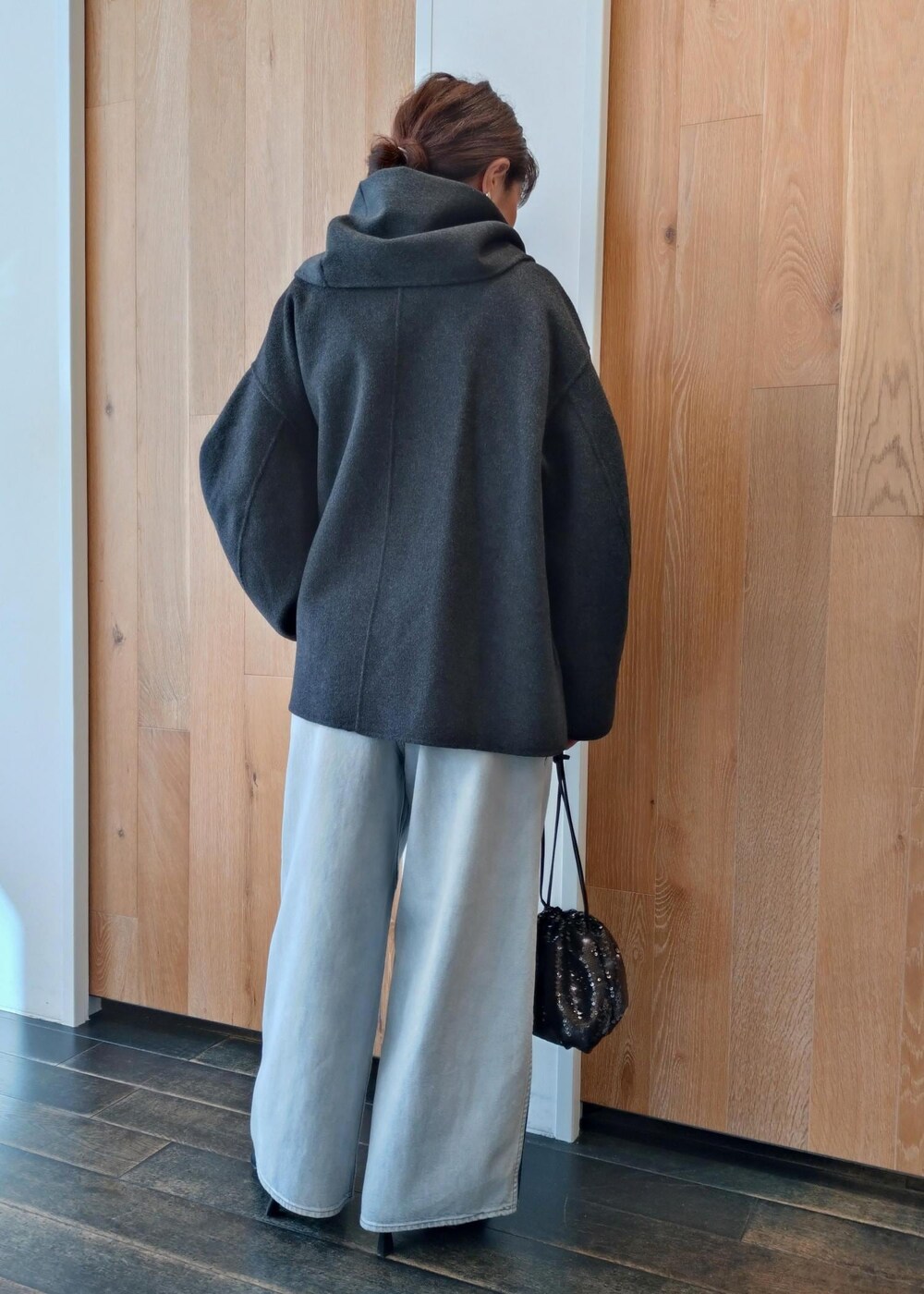 「初冬コーデ、冬コーデ、お出かけコーデ、女子会コーデ、大人カジュアル、パンツスタイル、シンプルコーデ、ADAM ET ROPÉ、ウェーブ、ブルべ冬、乾燥、低身長、トップス、ニット/セーター、ジャケット/アウター」｜「ADAM ET ROPE'のポインテッドストレッチブーツ（ブーツ、ブラック系）」を使った、enokiさん（レディース・157cm）の秋コーディネートの3枚目の写真