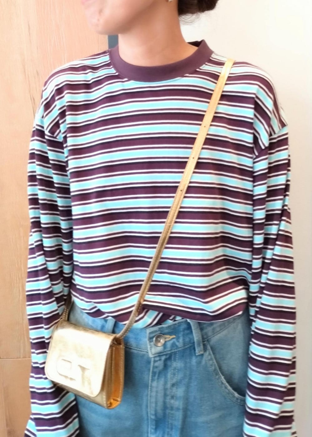 「JACSON MATISSE、ジャクソンマティス、初秋コーデ、秋コーデ、大人カジュアル、カジュアルコーデ、別注アイテム、POP UP、ADAM ET ROPÉ、ウェーブ、ブルべ冬、乾燥、低身長、トップス、Tシャツ/カットソー」|「ADAM ET ROPE'のルーズフィットアジャストデニム(デニムパンツ、ブルー系)」を使った、enokiさん(レディース・157cm)の夏コーディネートの7枚目の写真