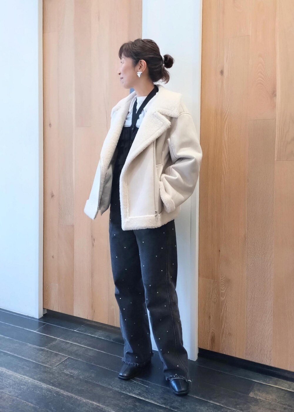 「SNaPMeAward23w、tyn.TGOR、タンタン、TANGTANG、レイブ、RAIVE、ADAM ET ROPÉ、FEMME、サステナブル、骨格ウェーブ、ブルべ、カジュアル、大人カジュアル、モード、秋」｜「TANGTANGの【TANG TANG】GASATANG Tee（Tシャツ/カットソー、ホワイト系）」を使った、enokiさん（レディース・157cm）の冬コーディネートの2枚目の写真