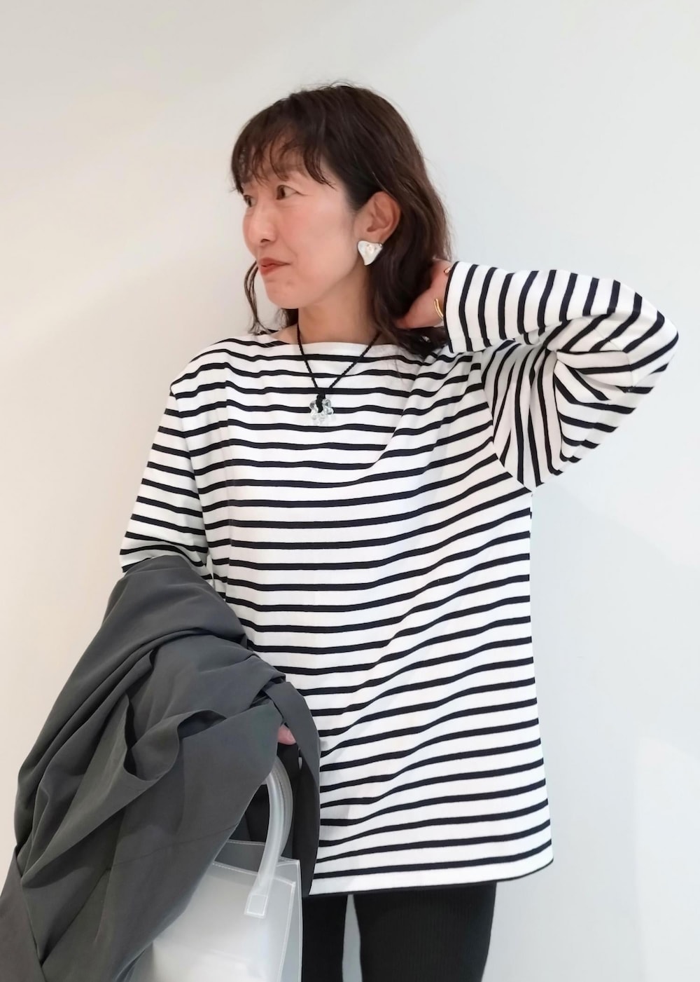 「24SS春の新作、ニットパンツ、SAINT JAMES、セントジェームス、AMOMENTO、アモーメント、ADAM ET ROPÉ、FEMME、サステナブル、骨格ウェーブ、ブルべ、きれいめカジュアル、大人カジュアル、春、春コーデ」｜「ADAM ET ROPE'の【サステナブル】ナロークロスストラップサンダル（サンダル、ブラック系）」を使った、enokiさん（レディース・157cm）の春コーディネートの9枚目の写真