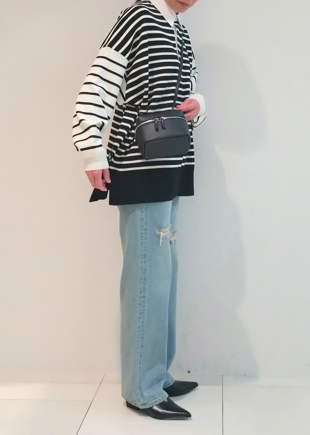 「初春コーデ、春コーデ、授業参観日コーデ、お出かけコーデ、旅行コーデ、女子会コーデ、大人カジュアル、パンツスタイル、体型カバー、カジュアルコーデ、シンプルコーデ、ベーシック、ADAM ET ROPÉ、ウェーブ、ブルべ冬」|「ADAM ET ROPE'のスタンドカラーパファーコート(その他アウター、ベージュ系)」を使った、enokiさん(レディース・157cm)の冬コーディネートの2枚目の写真