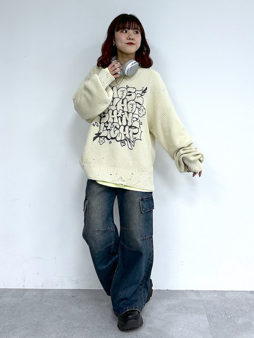 「休日スタイル、冬、冬服コーデ、パンツコーデ、ニットコーデ、PAGEBOY、PBLIM、ブルーロック、メンズライク、メンズライクコーデ」｜「PAGEBOYのプラットチャンキースニーカー（スニーカー、ブラック系）」を使った、ayaさん（骨格ウェーブ・レディース・152cm）の冬コーディネートの2枚目の写真