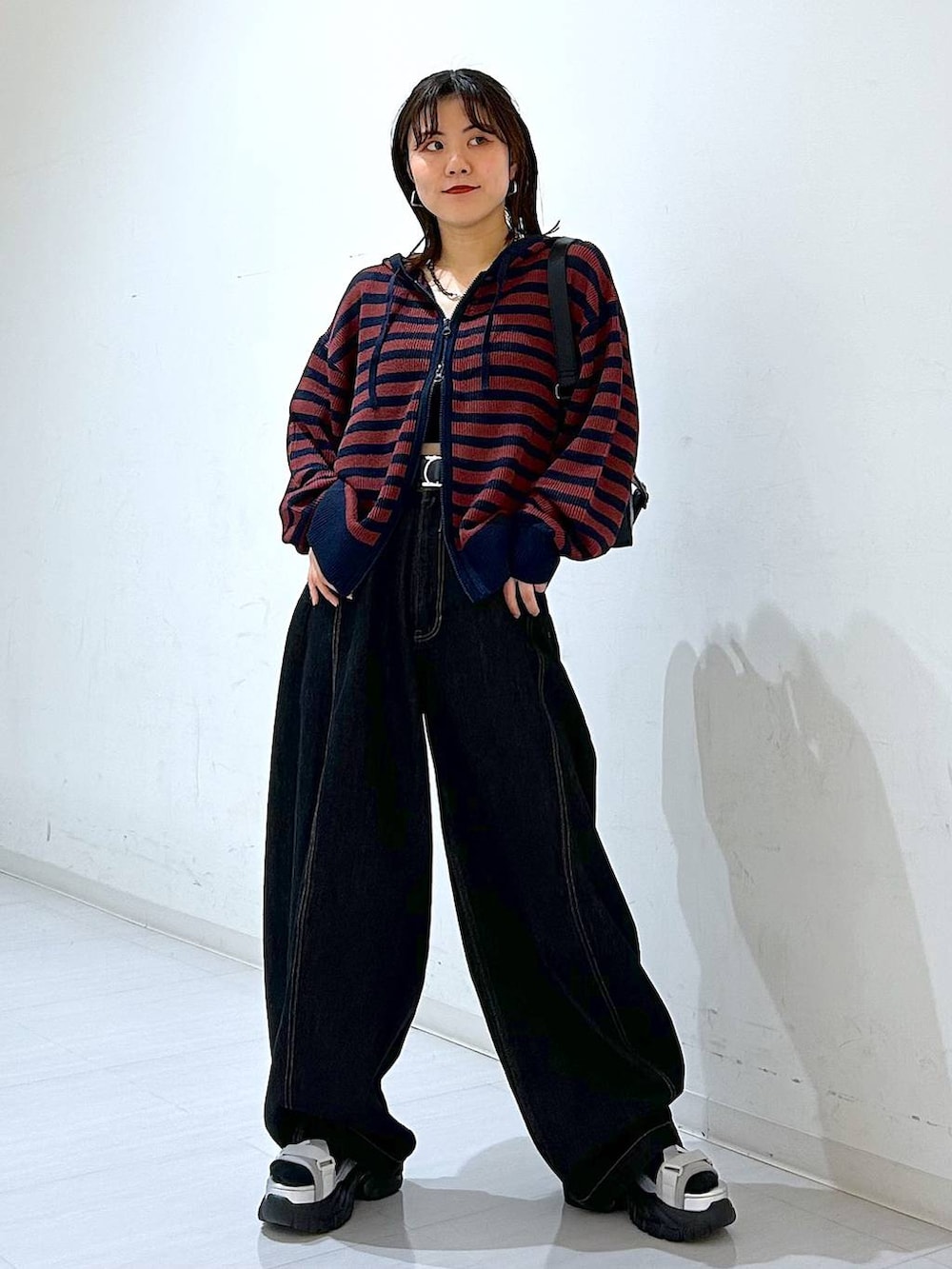 「低身長、カジュアル、差し色コーデ、休日コーデ、PAGEBOY、どっと変わっちゃえ、骨格ウェーブ_PAGEBOY」｜「PAGEBOYのリバーシブルリングベルト（ベルト、ブラック系）」を使った、ayaさん（レディース・152cm）の夏コーディネートの3枚目の写真