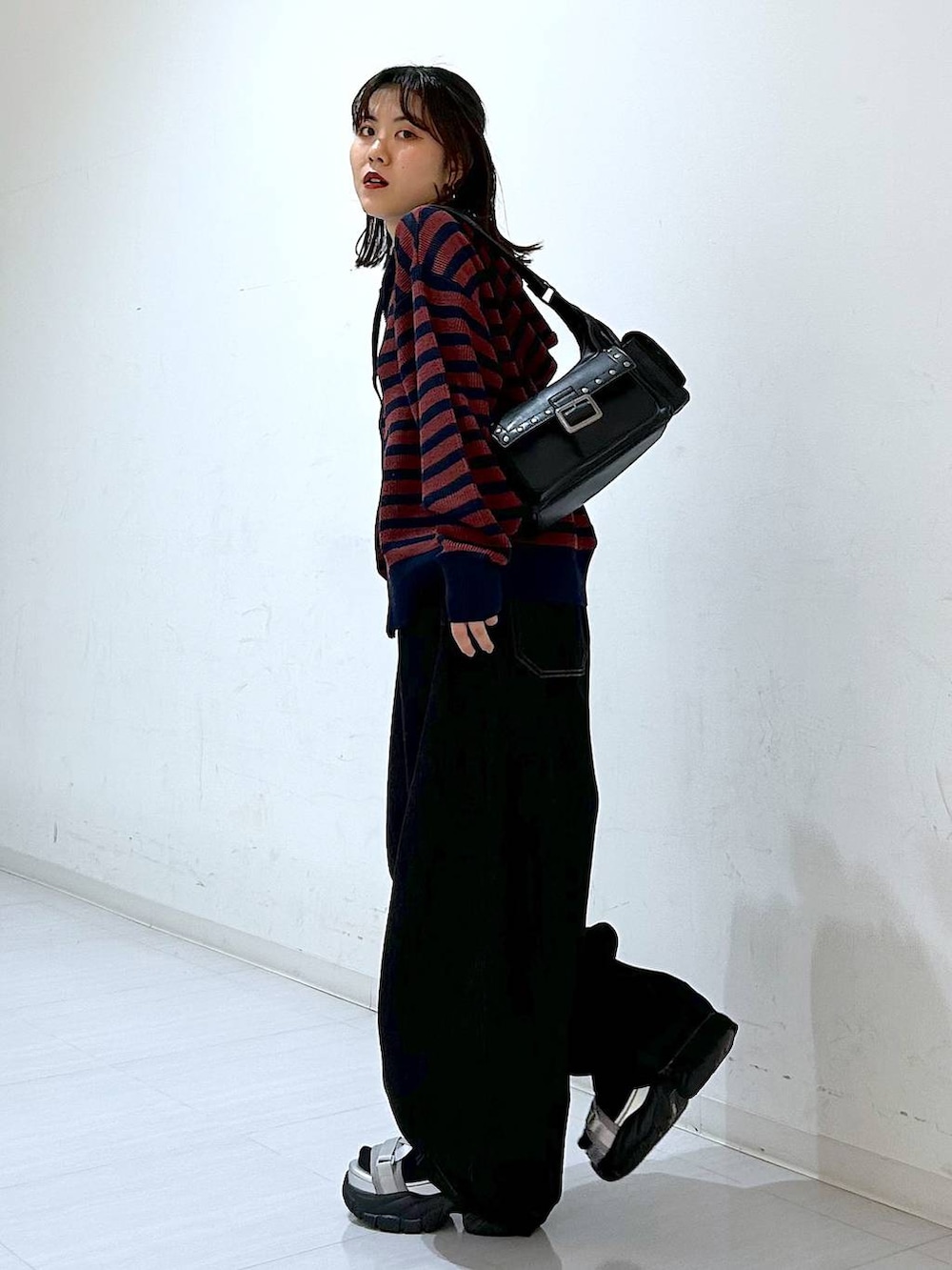 「低身長、カジュアル、差し色コーデ、休日コーデ、PAGEBOY、どっと変わっちゃえ、骨格ウェーブ_PAGEBOY」｜「PAGEBOYのリバーシブルリングベルト（ベルト、ブラック系）」を使った、ayaさん（レディース・152cm）の夏コーディネートの4枚目の写真