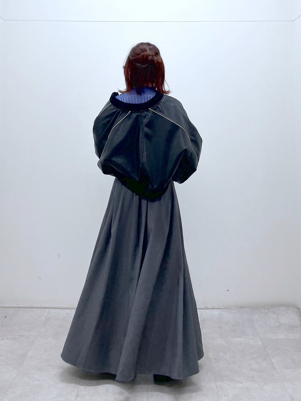 「ロングスカート、休日スタイル、ブーツ、PAGEBOY、レザージャケット、モード、骨格ウェーブ、低身長コーデ、152cm、秋冬コーデ」｜「PAGEBOYのフェイクレザーパイピングショートブルゾン（ブルゾン、ブラック系）」を使った、ayaさん（レディース・152cm）の秋コーディネートの5枚目の写真