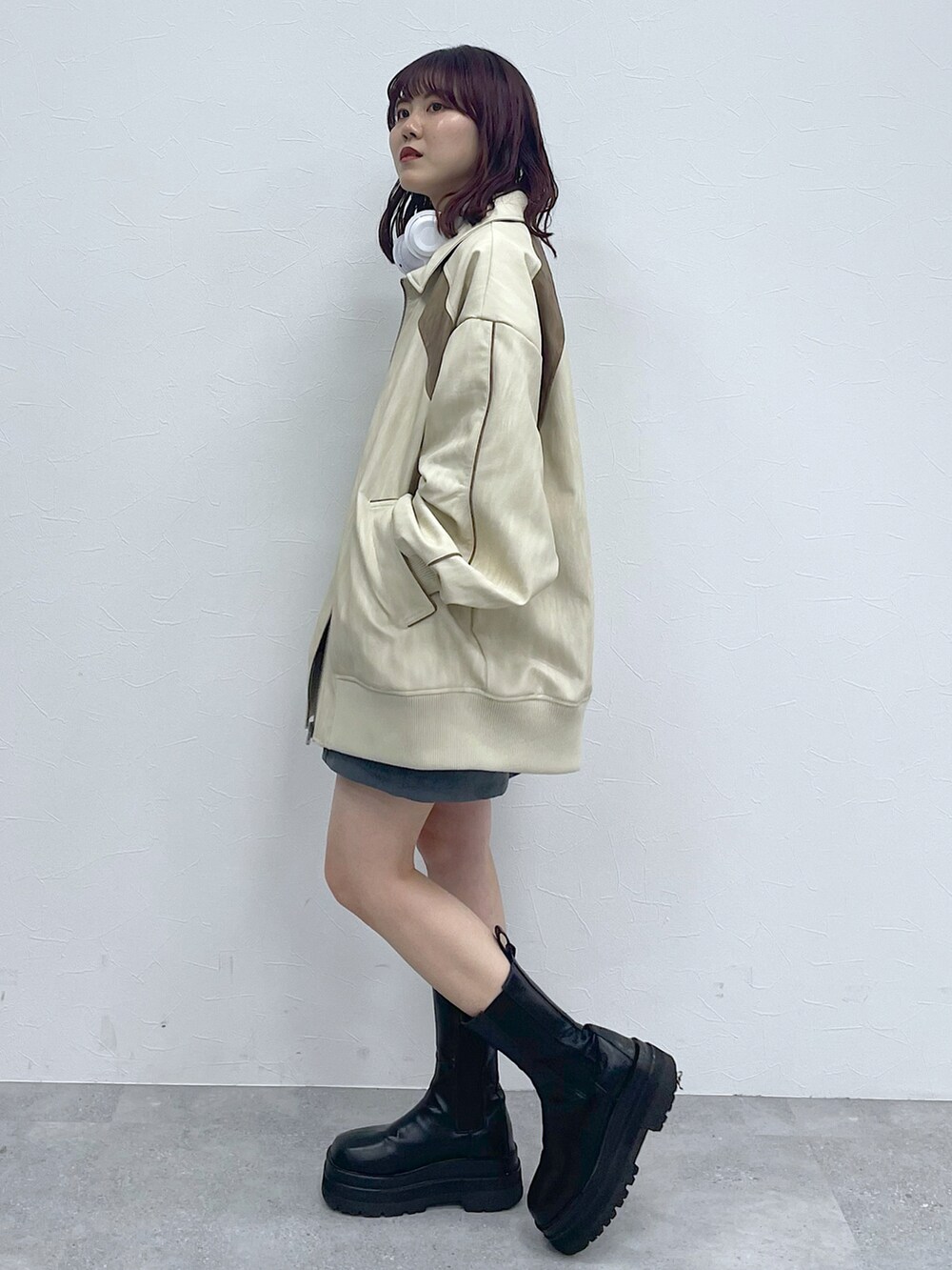 「お出かけコーデ、冬アウター、ブーツ、休日スタイル、PAGEBOY、Anui、ショートパンツ、低身長コーデ、骨格ウェーブ、ショートブーツ」｜「PAGEBOYのレイヤードスカートショートパンツ（その他パンツ、グレー系）」を使った、ayaさん（レディース・152cm）の冬コーディネートの4枚目の写真