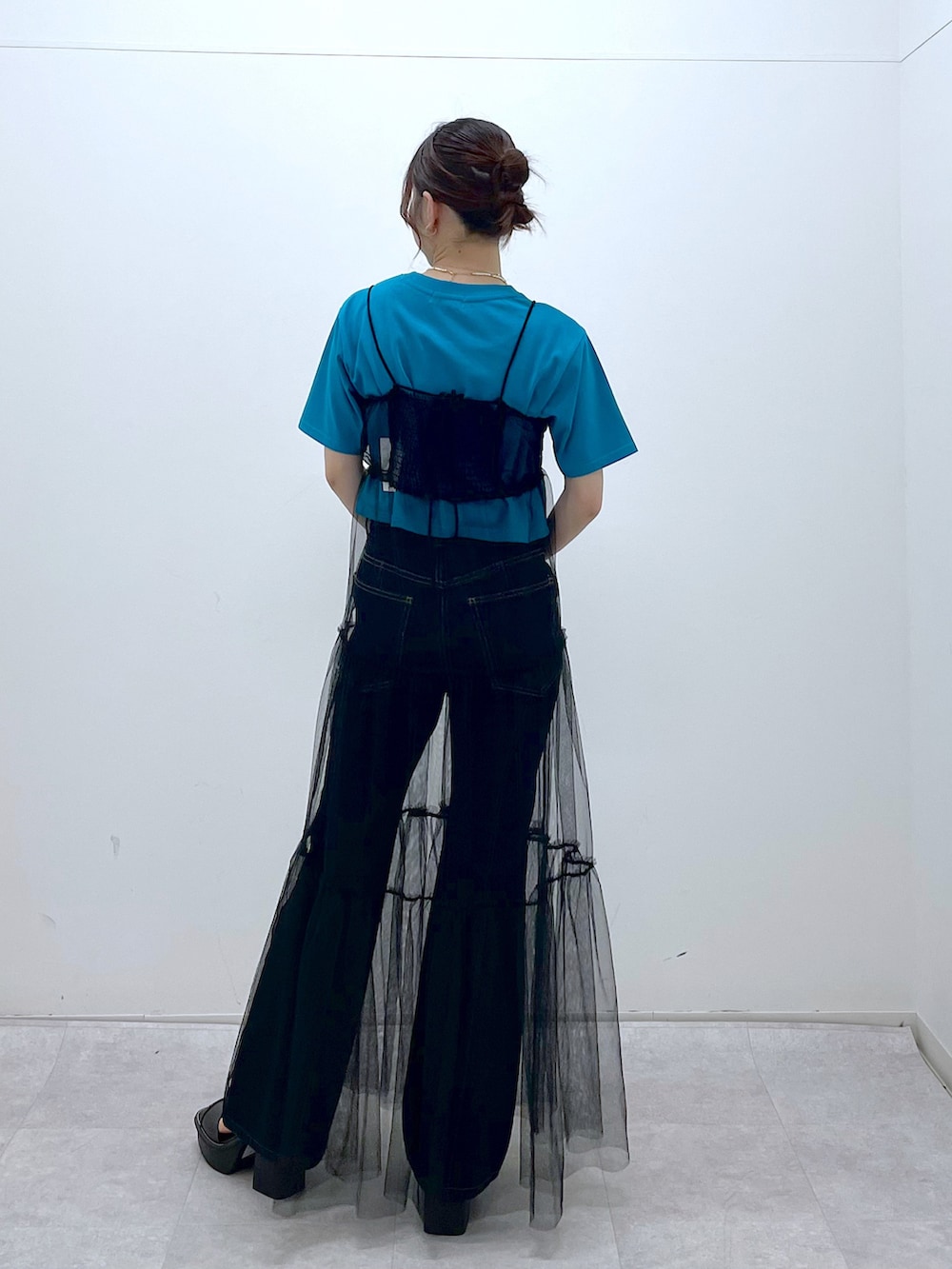 「このスタイルがお気に入り、レイヤードスタイル、キャミワンピ、厚底シューズ、お出かけコーデ、夏だ！Tシャツ着よう！、夏コーデ、休日スタイル、PAGEBOY、チュール」｜「PAGEBOYのマルチファンクションコンパクトT（Tシャツ/カットソー、ブルー系）」を使った、ayaさん（レディース・152cm）の夏コーディネートの4枚目の写真