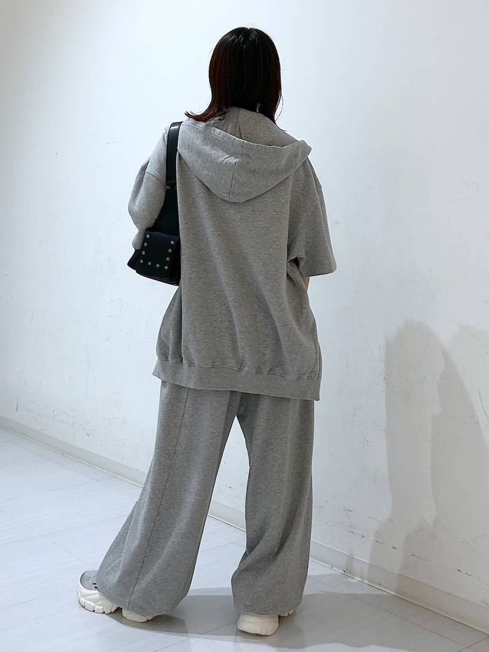 「低身長、カジュアル、差し色コーデ、休日コーデ、PAGEBOY、どっと変わっちゃえ、骨格ウェーブ_PAGEBOY、PBLIM」｜「PAGEBOYのダットコンビソールスニーカー（スニーカー、シルバー系）」を使った、ayaさん（レディース・152cm）の夏コーディネートの7枚目の写真