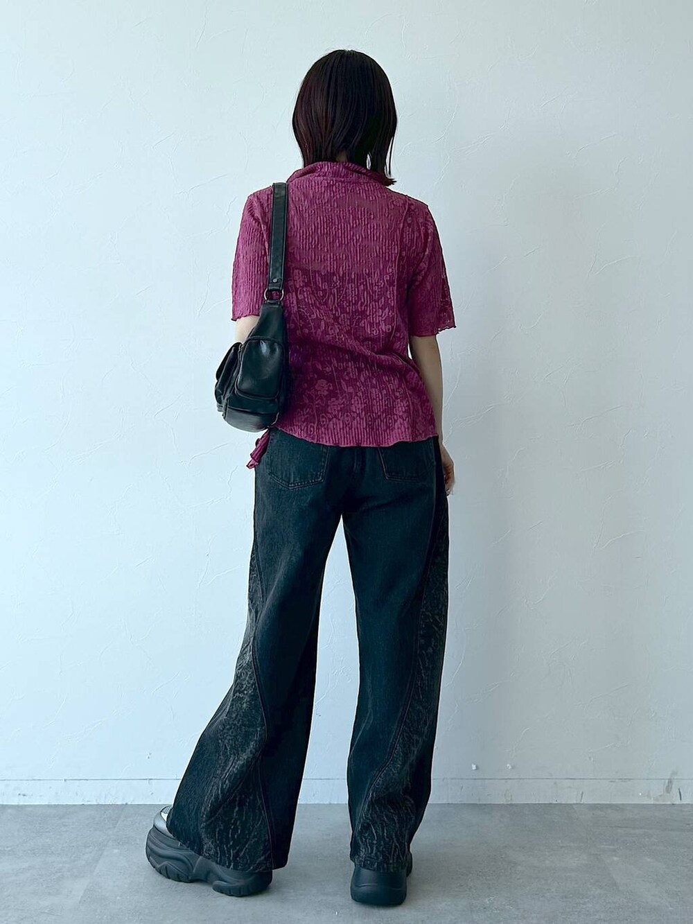 「低身長、カジュアル、差し色コーデ、休日コーデ、PAGEBOY、どっと変わっちゃえ、骨格ウェーブ_PAGEBOY」｜「PAGEBOYのアウトポケットBAG（ショルダーバッグ、ブラック系）」を使った、ayaさん（レディース・152cm）の夏コーディネートの6枚目の写真