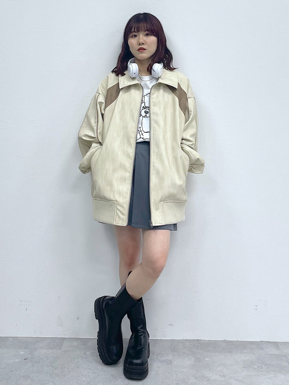 「お出かけコーデ、冬アウター、ブーツ、休日スタイル、PAGEBOY、Anui、ショートパンツ、低身長コーデ、骨格ウェーブ、ショートブーツ」｜「PAGEBOYのレイヤードスカートショートパンツ（その他パンツ、グレー系）」を使った、ayaさん（レディース・152cm）の冬コーディネートの2枚目の写真
