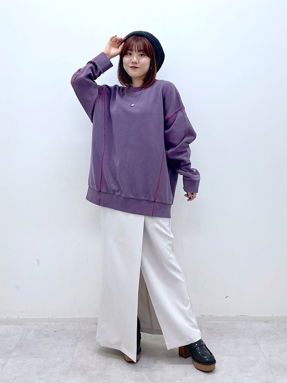 「カラー×コーデ、ロングスカート、休日スタイル、ローファー、秋コーデ、お出かけコーデ、PAGEBOY、骨格ウェーブ、低身長、シンプルコーデ」｜「PAGEBOYのWクロススリットスカート（スカート、ベージュ系）」を使った、ayaさん（レディース・152cm）の秋コーディネートの2枚目の写真