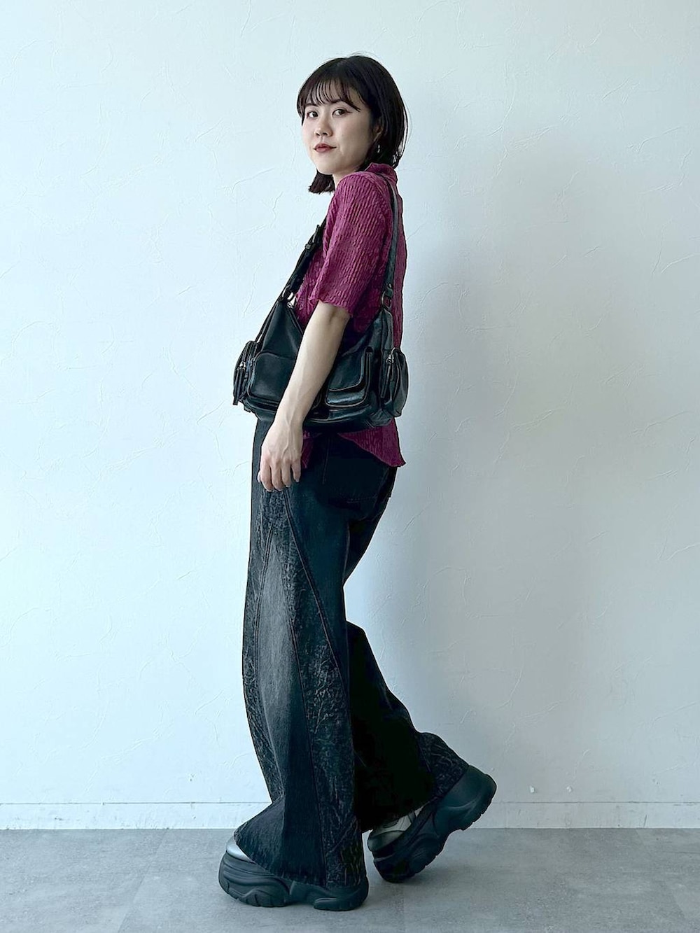 「低身長、カジュアル、差し色コーデ、休日コーデ、PAGEBOY、どっと変わっちゃえ、骨格ウェーブ_PAGEBOY」｜「PAGEBOYのアウトポケットBAG（ショルダーバッグ、ブラック系）」を使った、ayaさん（レディース・152cm）の夏コーディネートの2枚目の写真