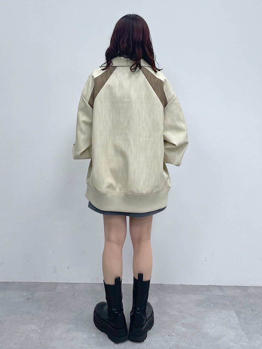 「お出かけコーデ、冬アウター、ブーツ、休日スタイル、PAGEBOY、Anui、ショートパンツ、低身長コーデ、骨格ウェーブ、ショートブーツ」｜「PAGEBOYのレイヤードスカートショートパンツ（その他パンツ、グレー系）」を使った、ayaさん（レディース・152cm）の冬コーディネートの5枚目の写真