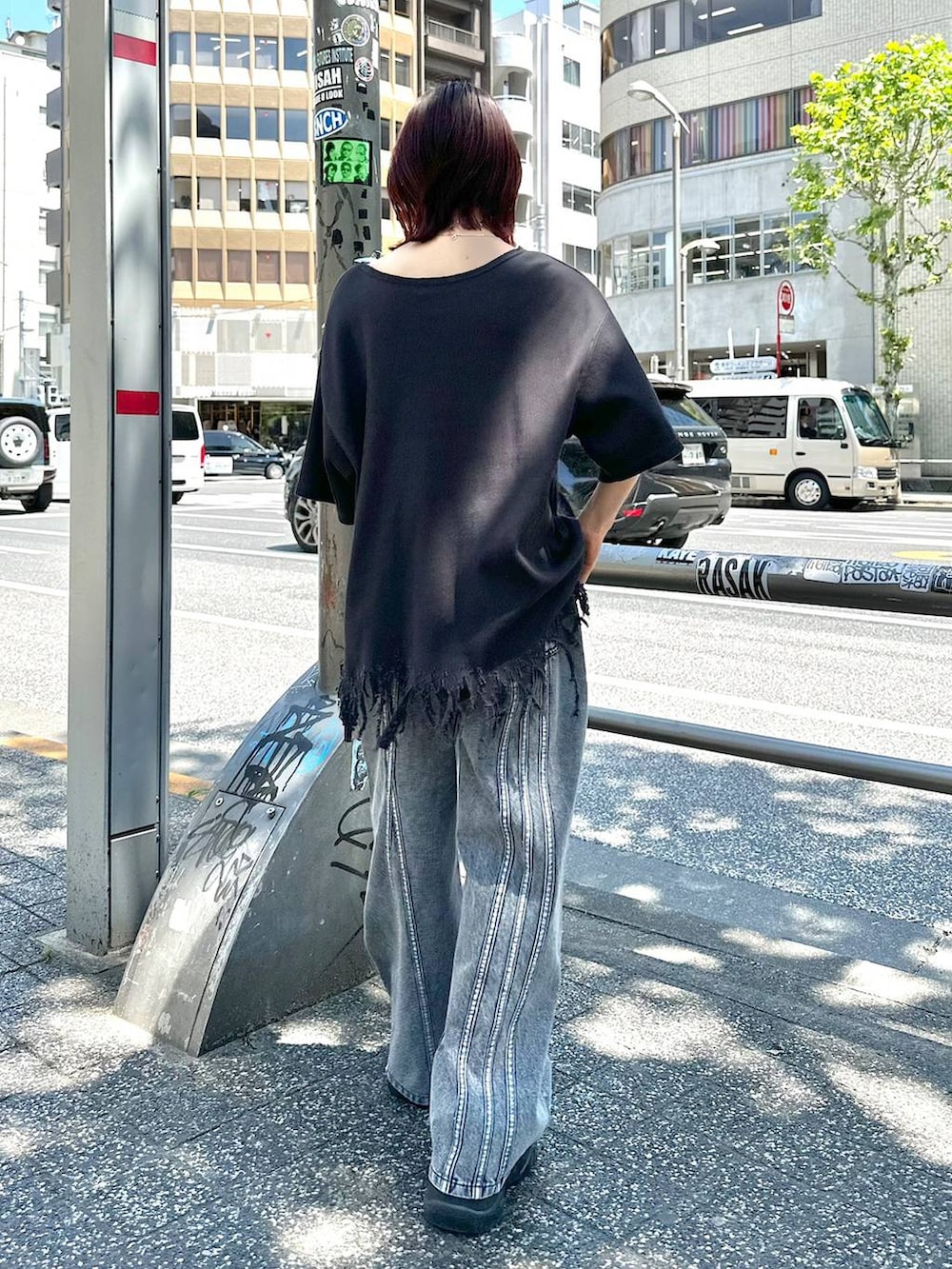 「低身長、カジュアル、差し色コーデ、休日コーデ、PAGEBOY、どっと変わっちゃえ、骨格ウェーブ_PAGEBOY、Anui」｜「Anuiの【UNISEX/3サイズ展開】バックラインデニム（デニムパンツ、ブラック系）」を使った、ayaさん（レディース・152cm）の春コーディネートの4枚目の写真