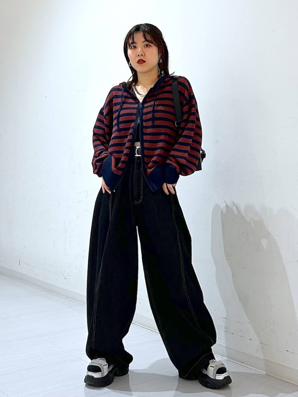 「低身長、カジュアル、差し色コーデ、休日コーデ、PAGEBOY、どっと変わっちゃえ、骨格ウェーブ_PAGEBOY」｜「PAGEBOYのリバーシブルリングベルト（ベルト、ブラック系）」を使った、ayaさん（レディース・152cm）の夏コーディネートの2枚目の写真